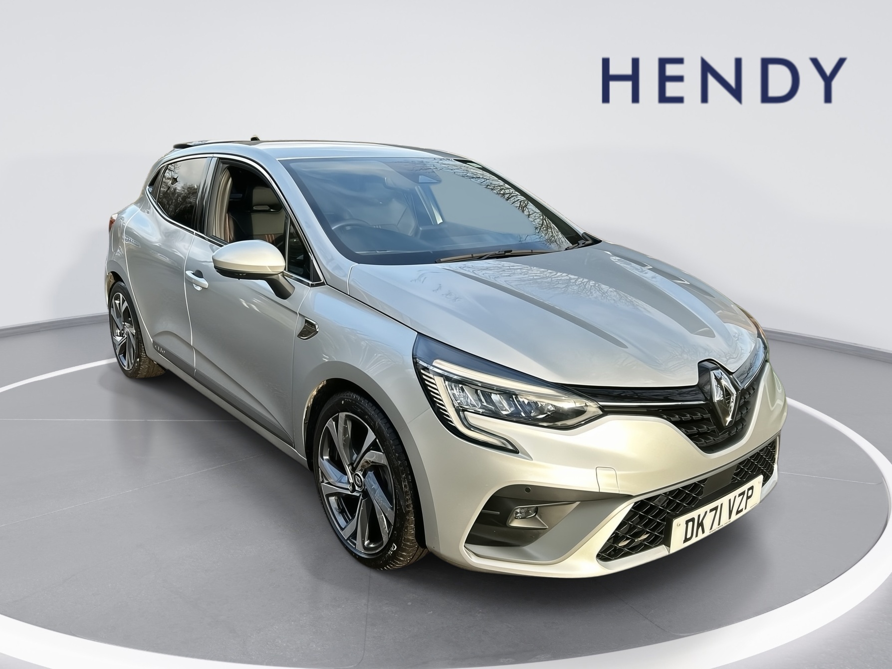 Main listing image - Renault Clio