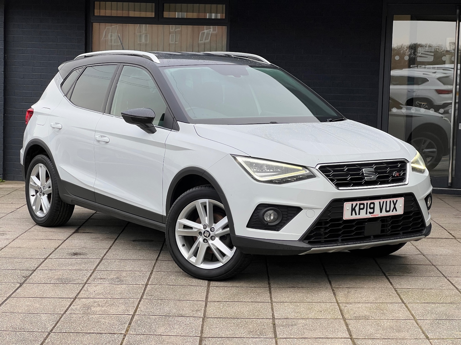 Main listing image - SEAT Arona
