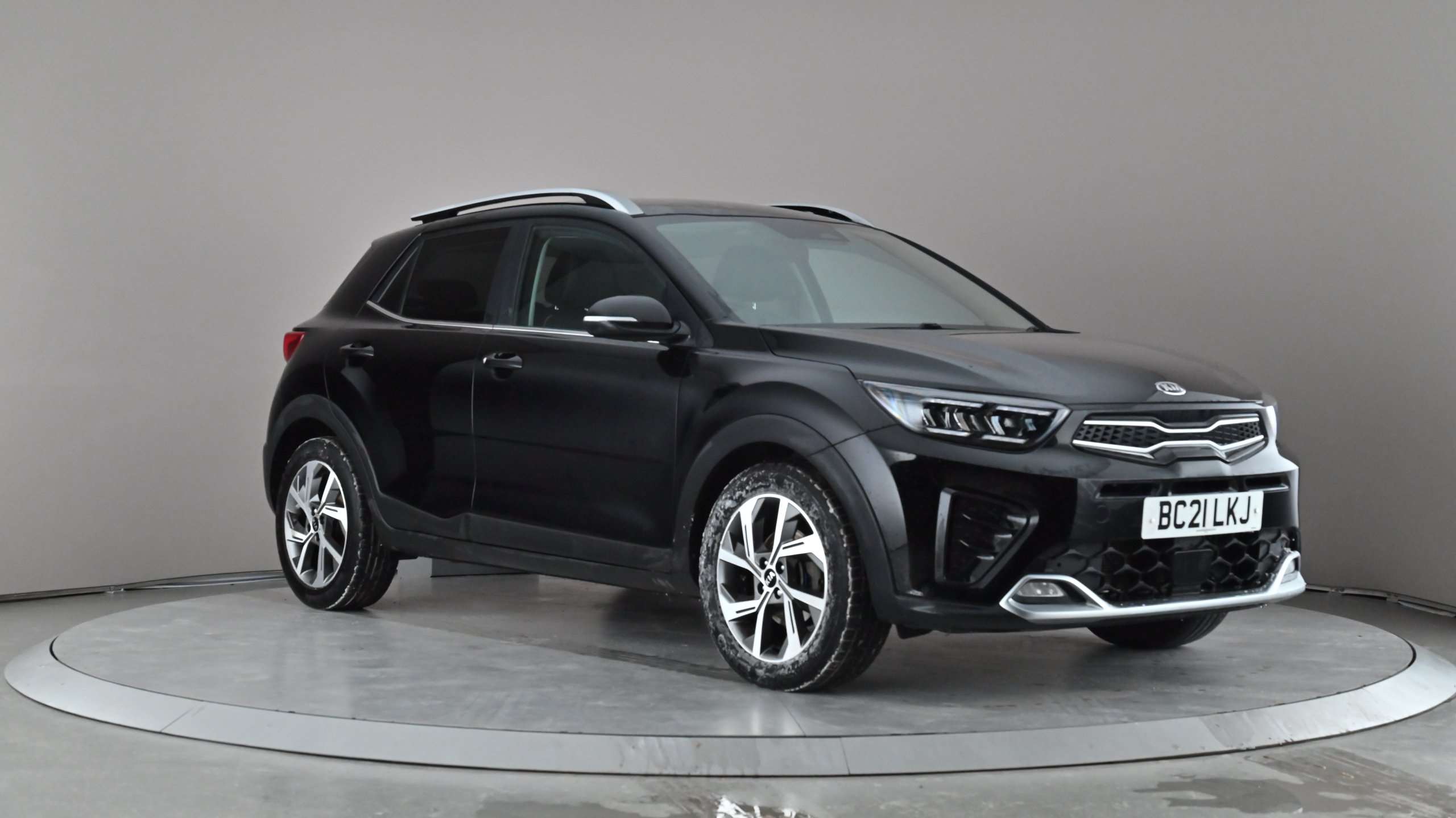 Main listing image - Kia Stonic