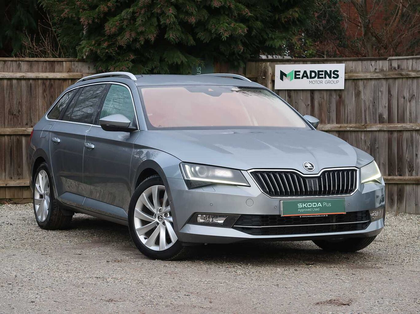 Main listing image - Skoda Superb Estate