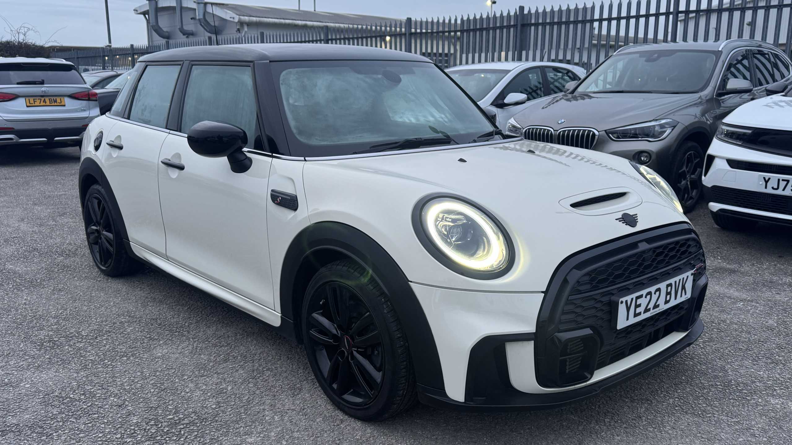 Main listing image - MINI Hatchback 5dr