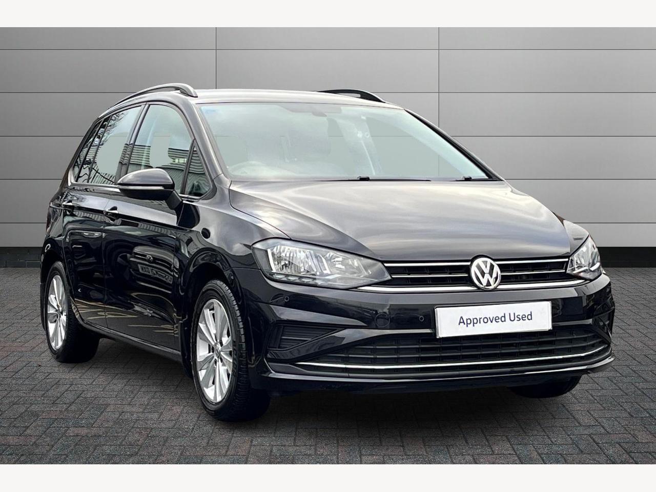 Main listing image - Volkswagen Golf SV