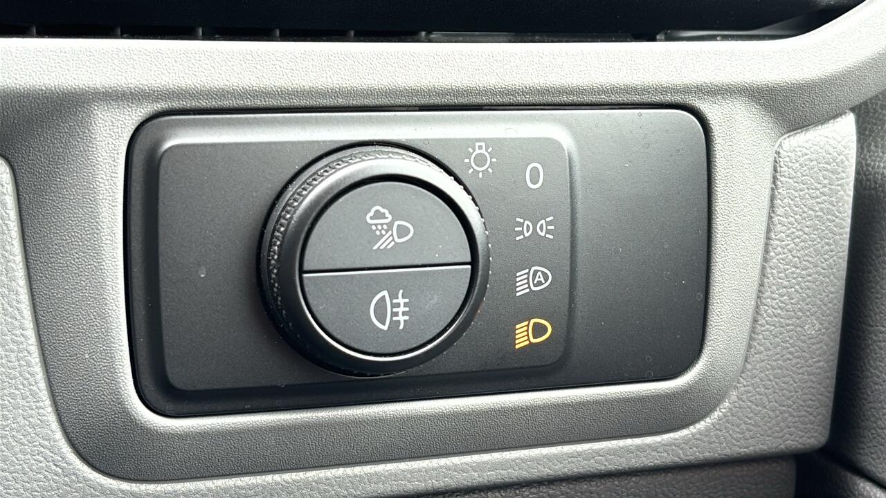 Main listing image - Volkswagen Transporter
