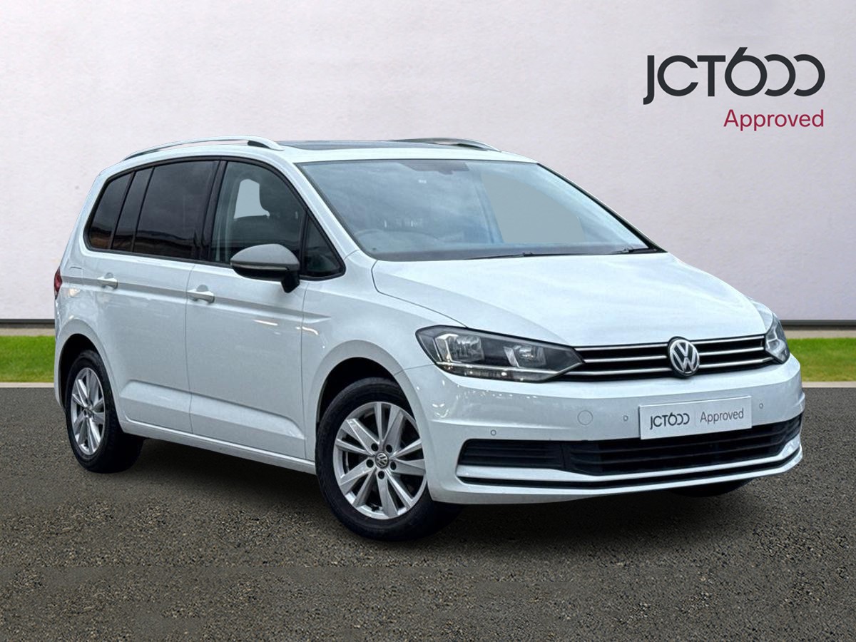 Main listing image - Volkswagen Touran