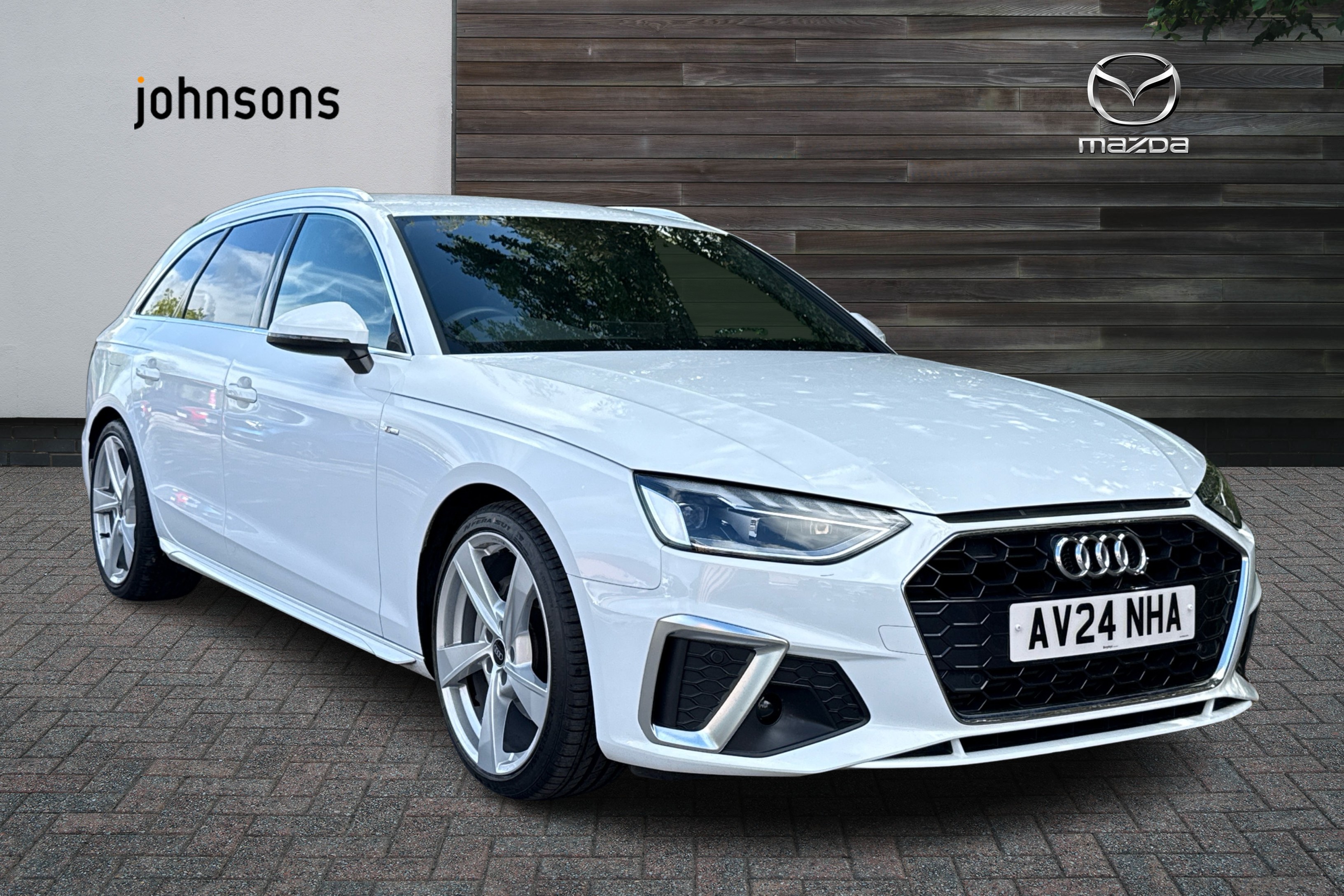 Main listing image - Audi A4
