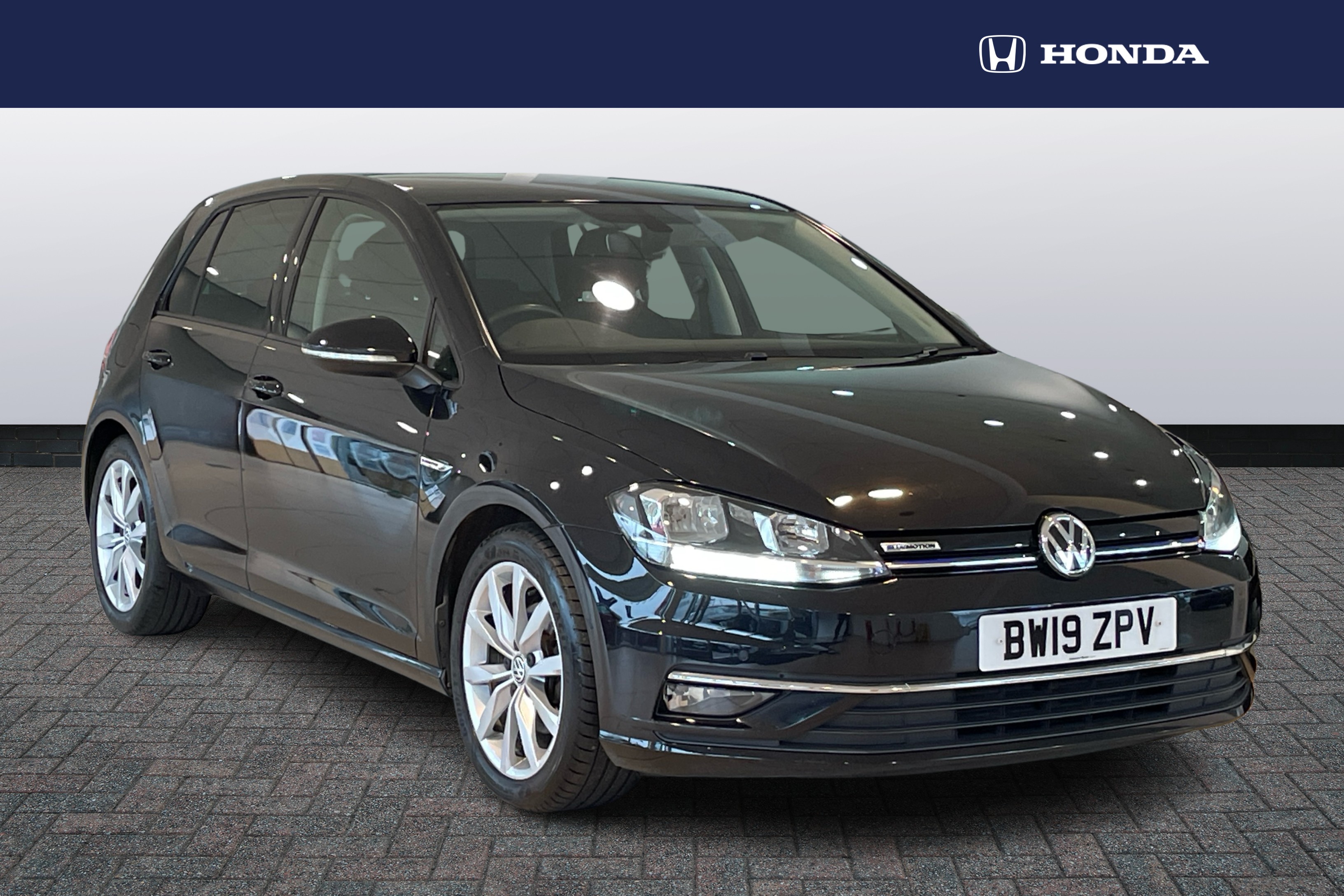 Main listing image - Volkswagen Golf
