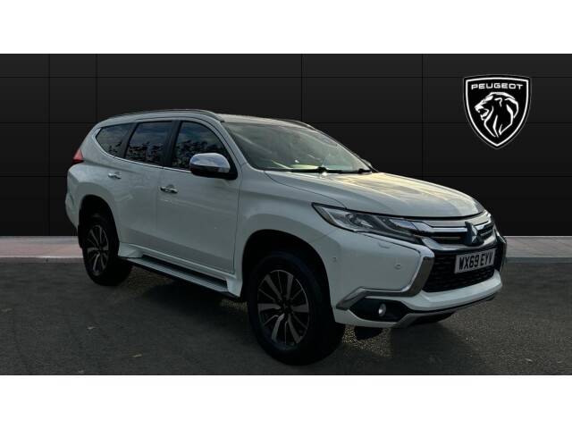 Main listing image - Mitsubishi Shogun Sport