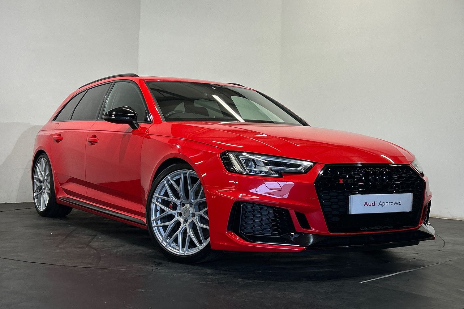 Main listing image - Audi RS4