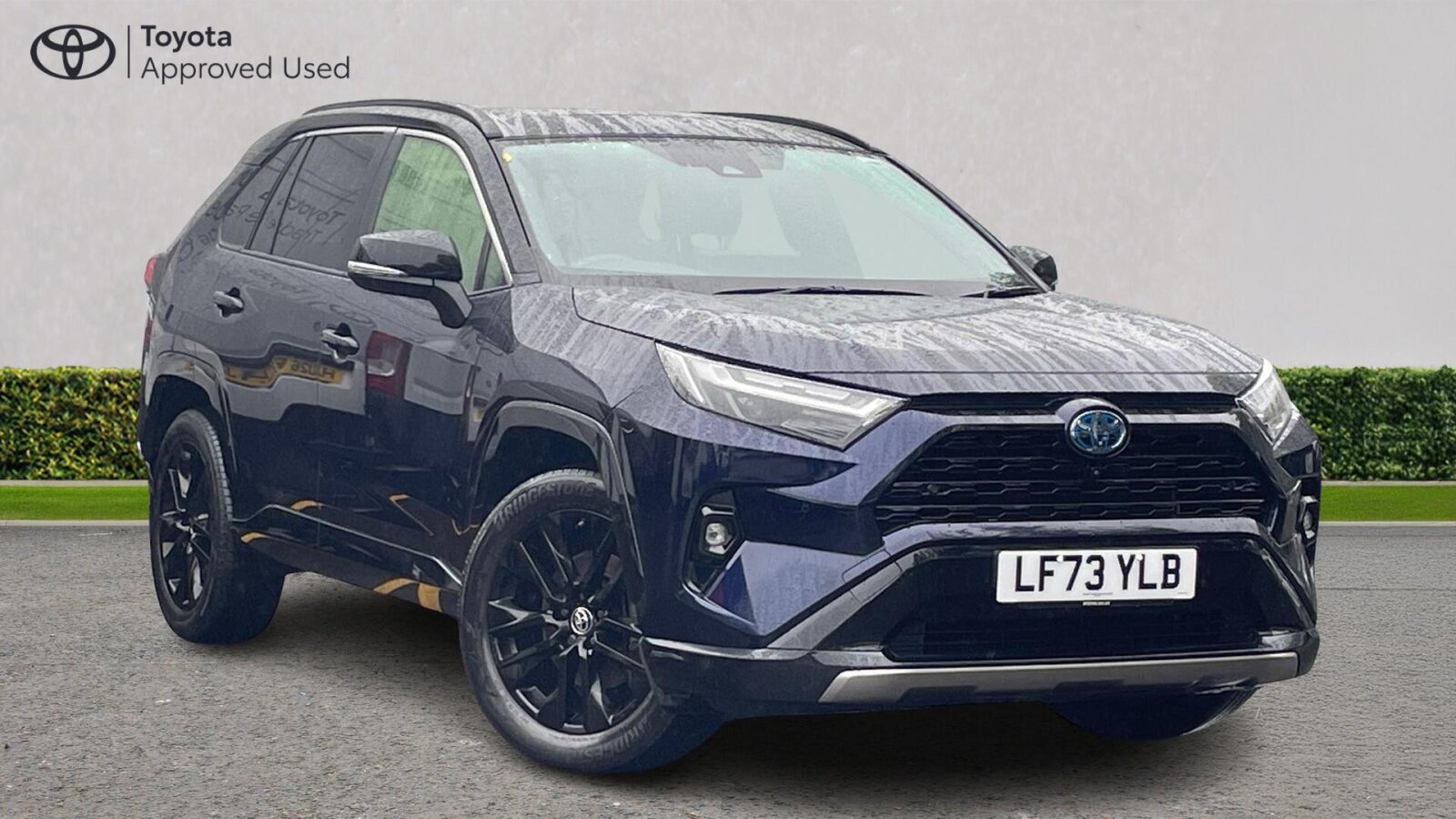 Main listing image - Toyota RAV4