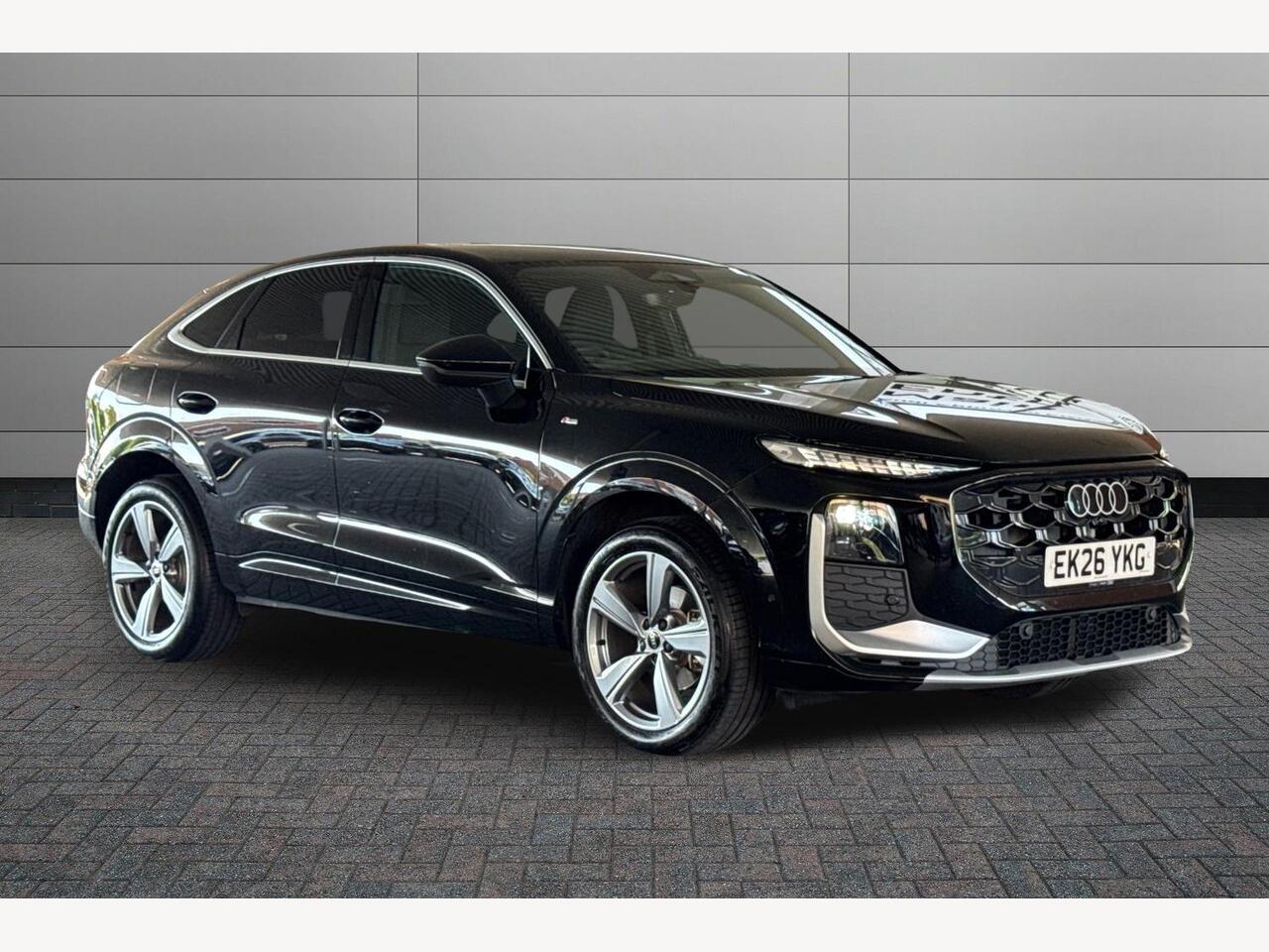 Main listing image - Audi Q3
