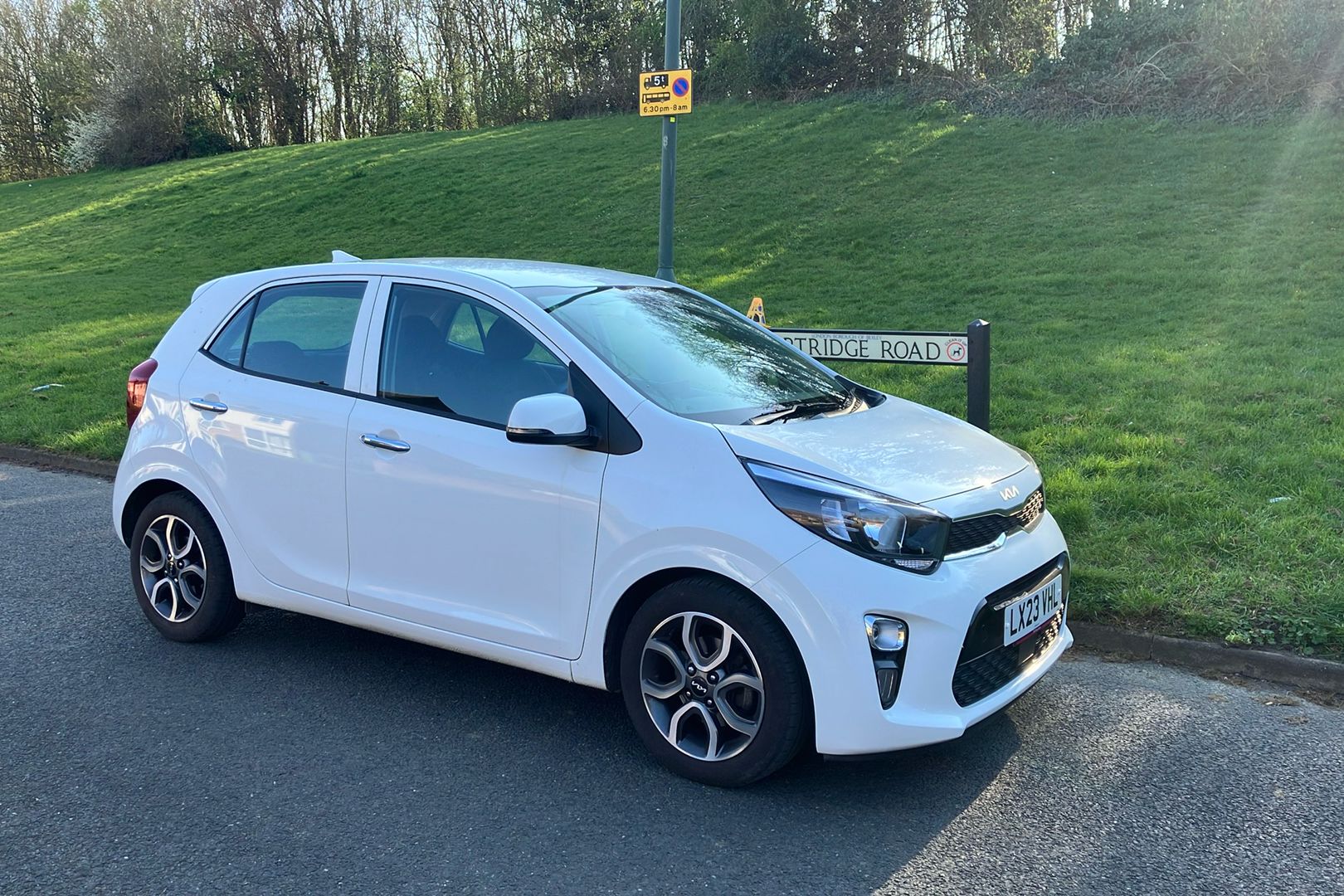 Main listing image - Kia Picanto