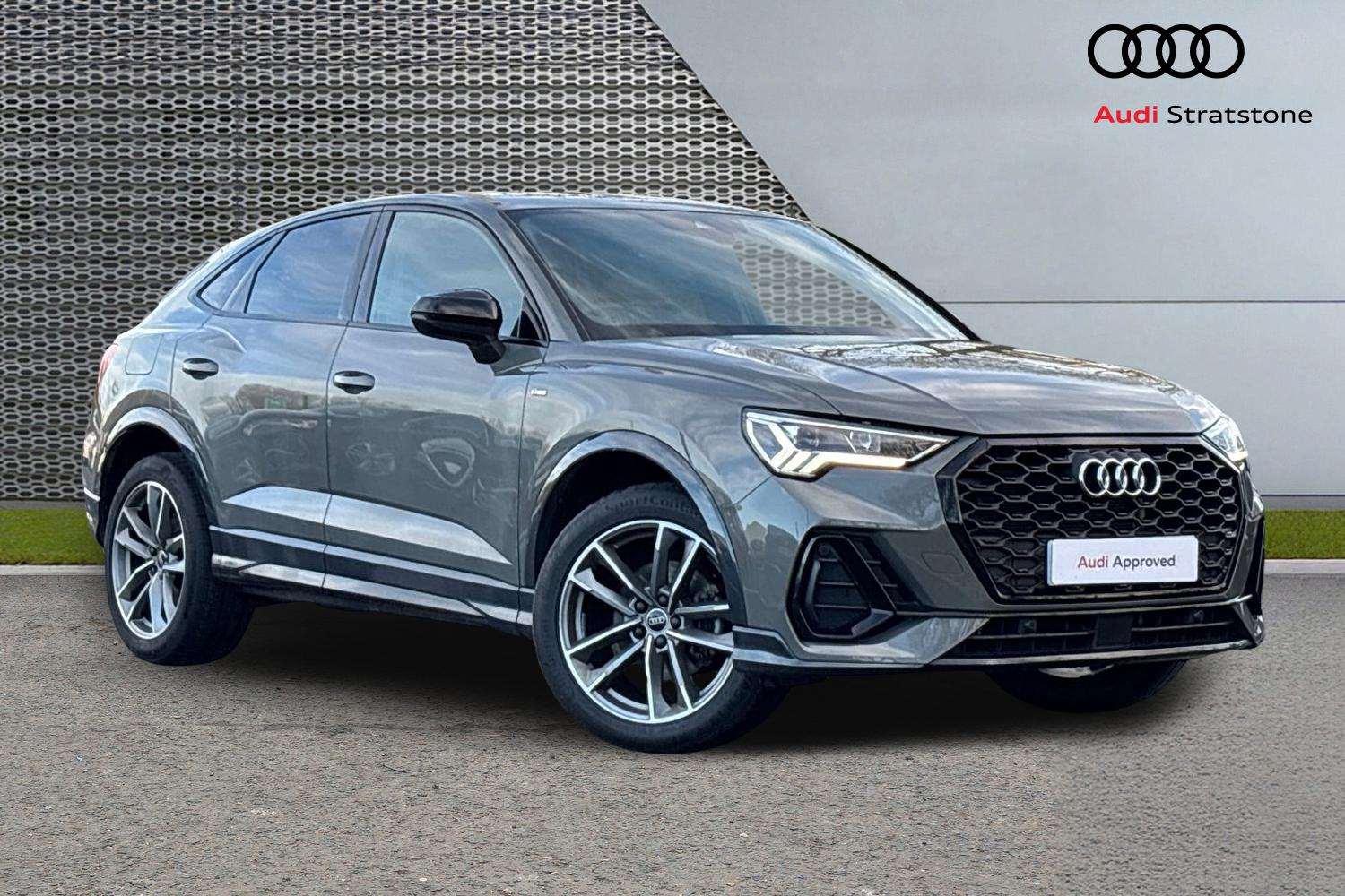 Main listing image - Audi Q3