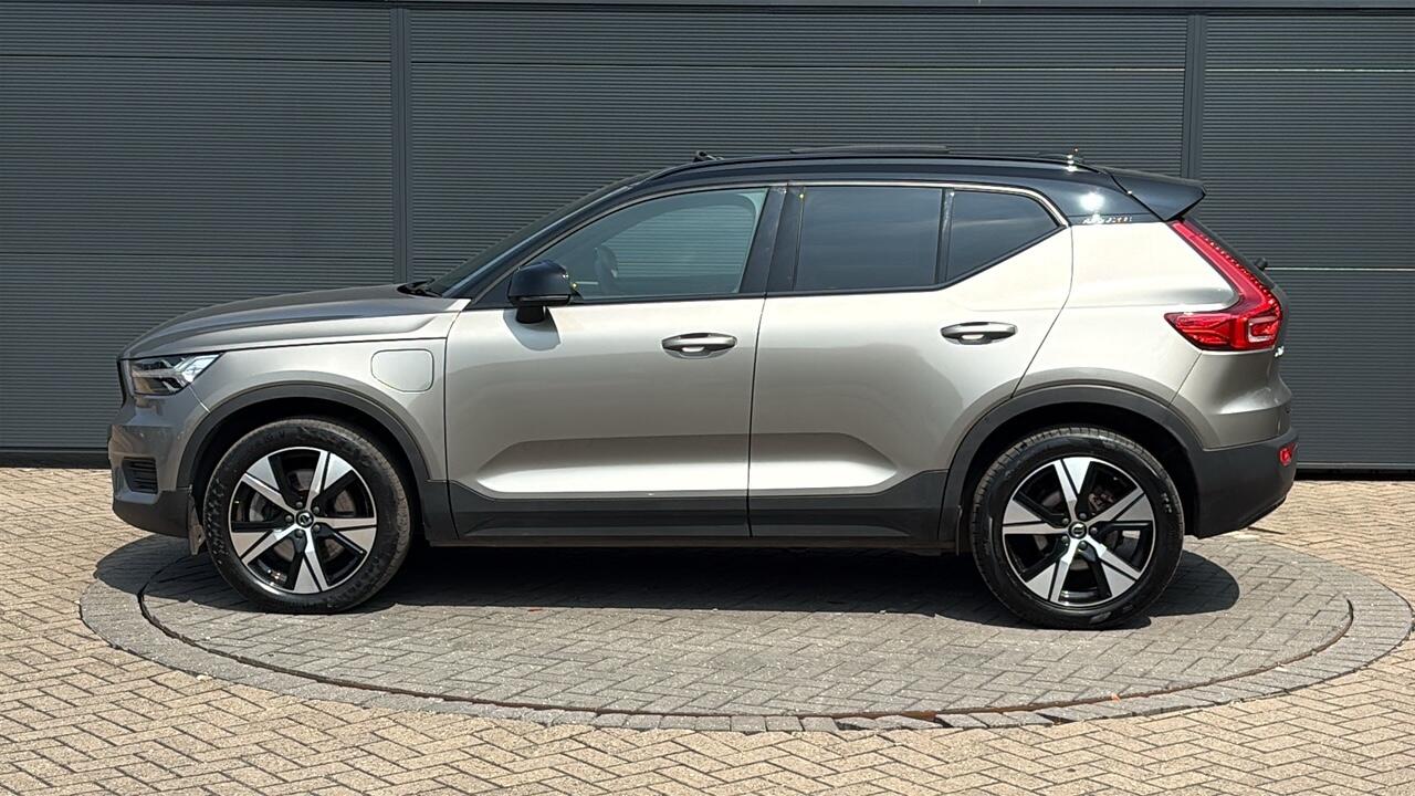 Main listing image - Volvo XC40