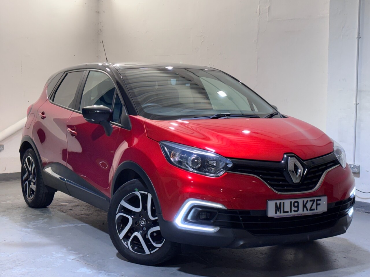 Main listing image - Renault Captur