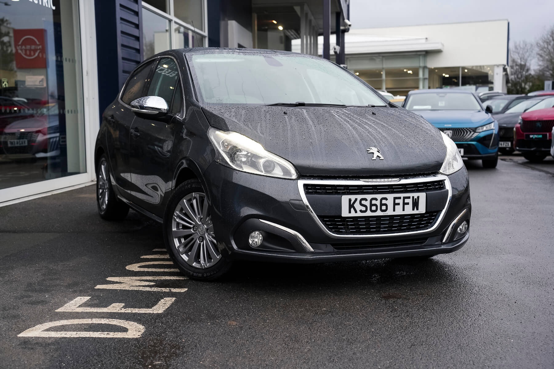 Main listing image - Peugeot 208