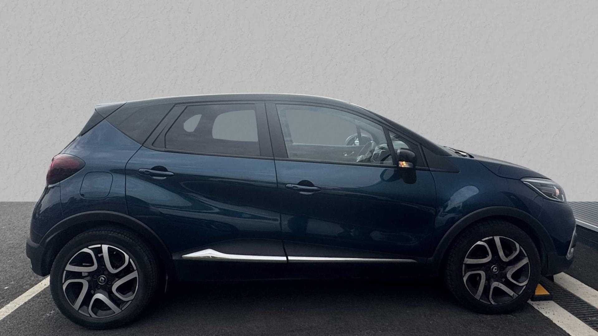 Main listing image - Renault Captur