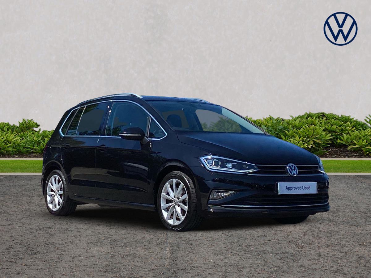 Main listing image - Volkswagen Golf SV