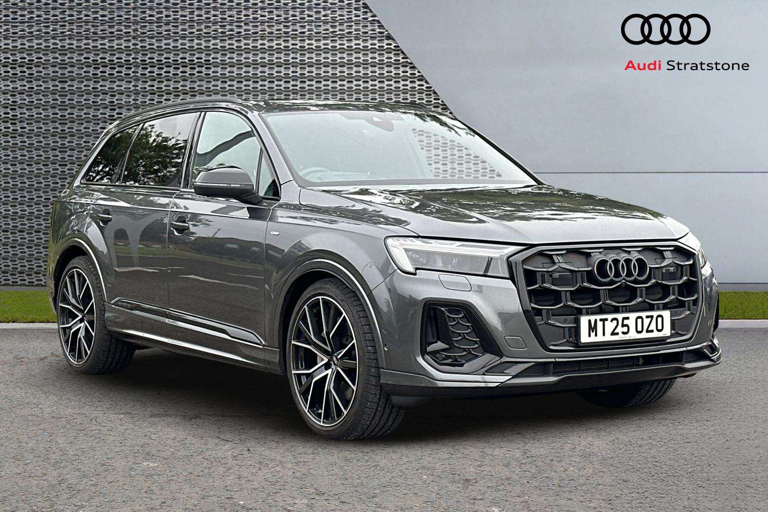 Main listing image - Audi Q7