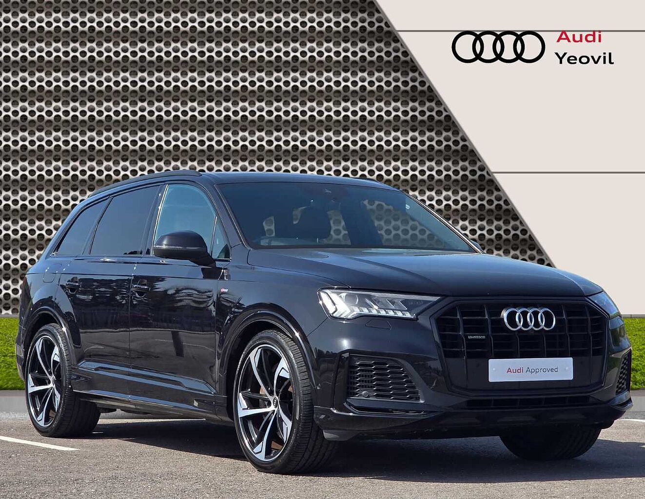 Main listing image - Audi Q7