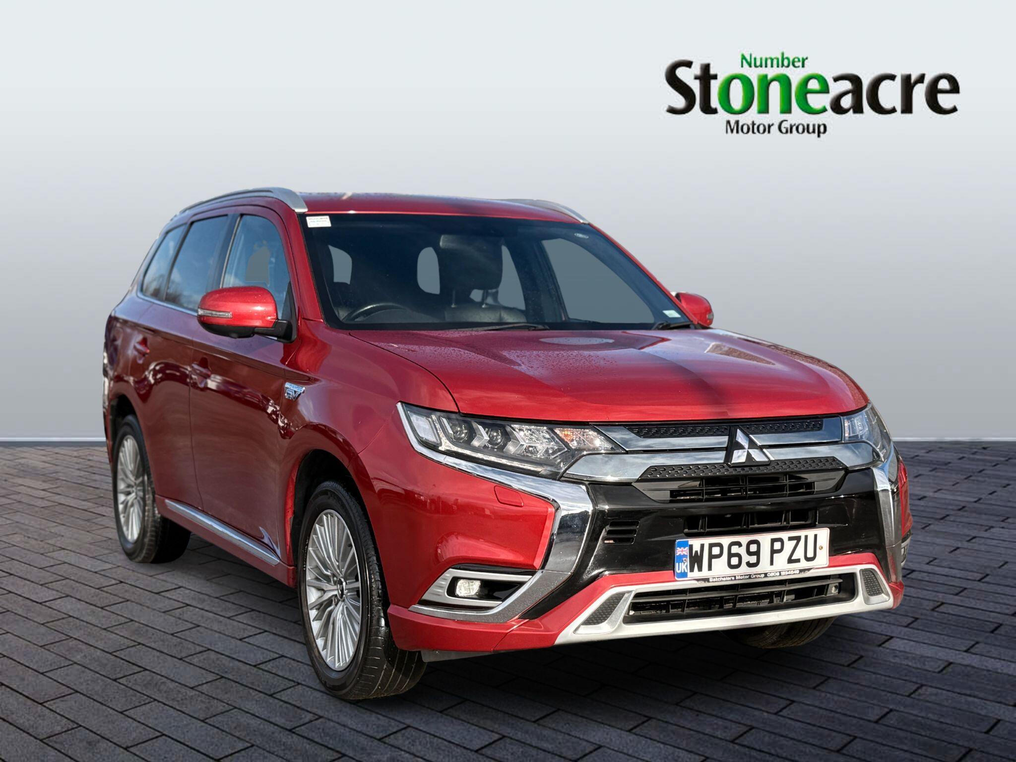 Main listing image - Mitsubishi Outlander