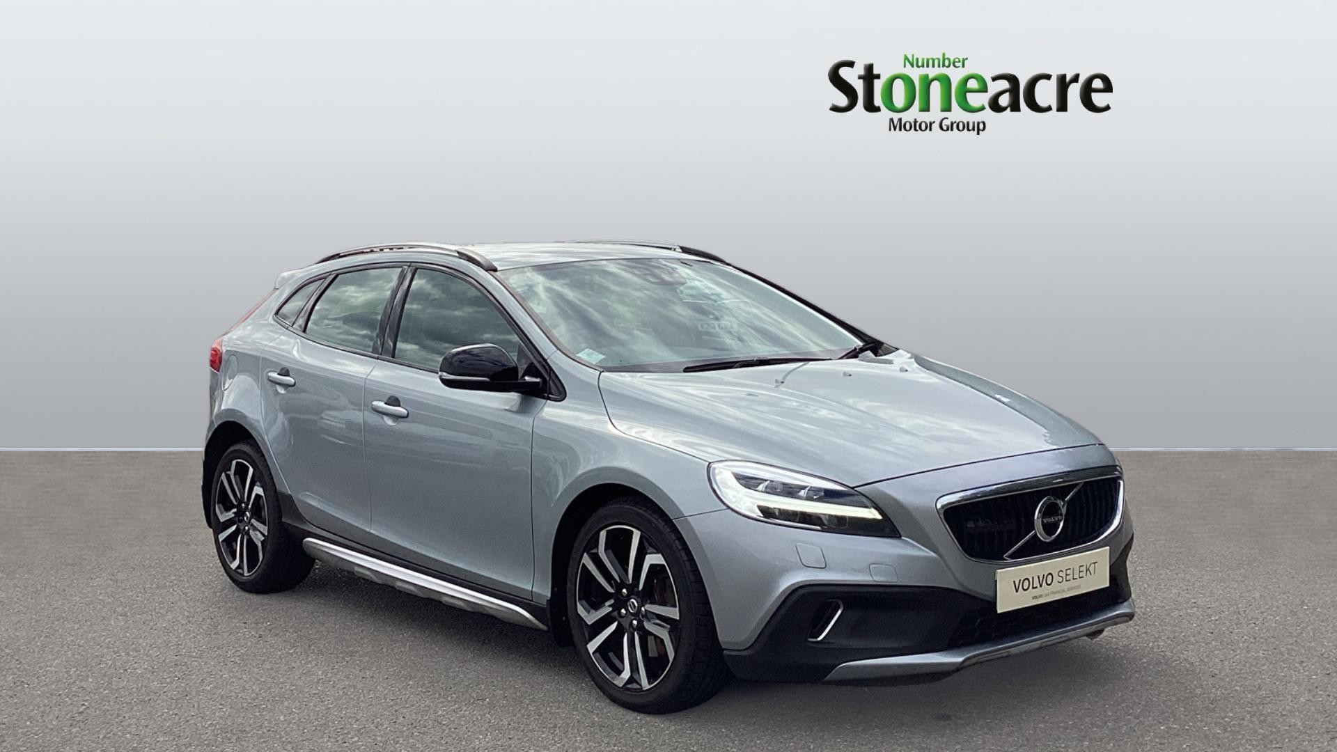 Main listing image - Volvo V40 Cross Country
