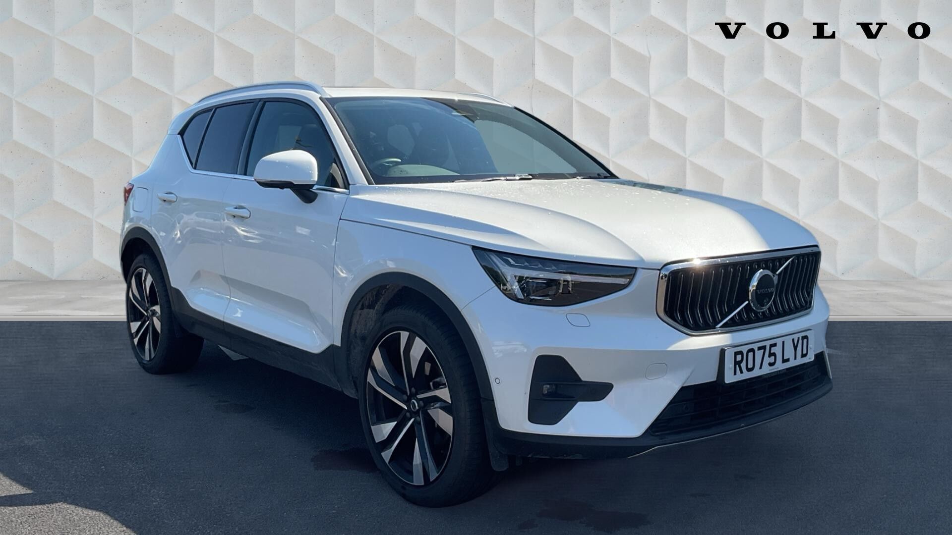 Main listing image - Volvo XC40