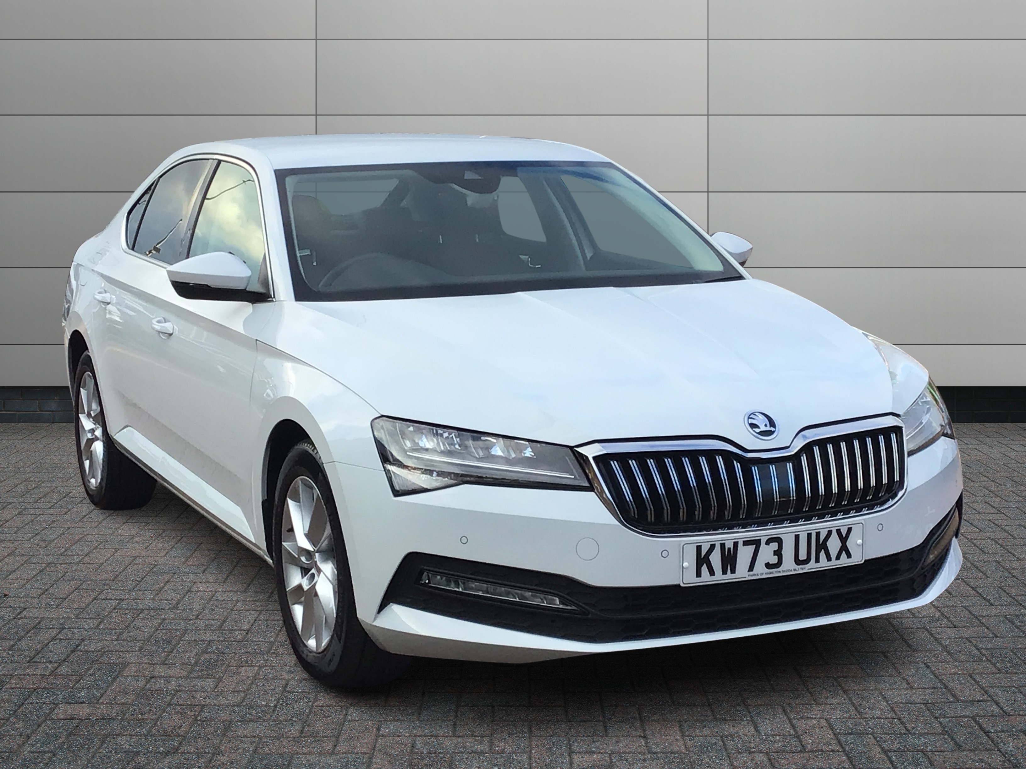 Main listing image - Skoda Superb