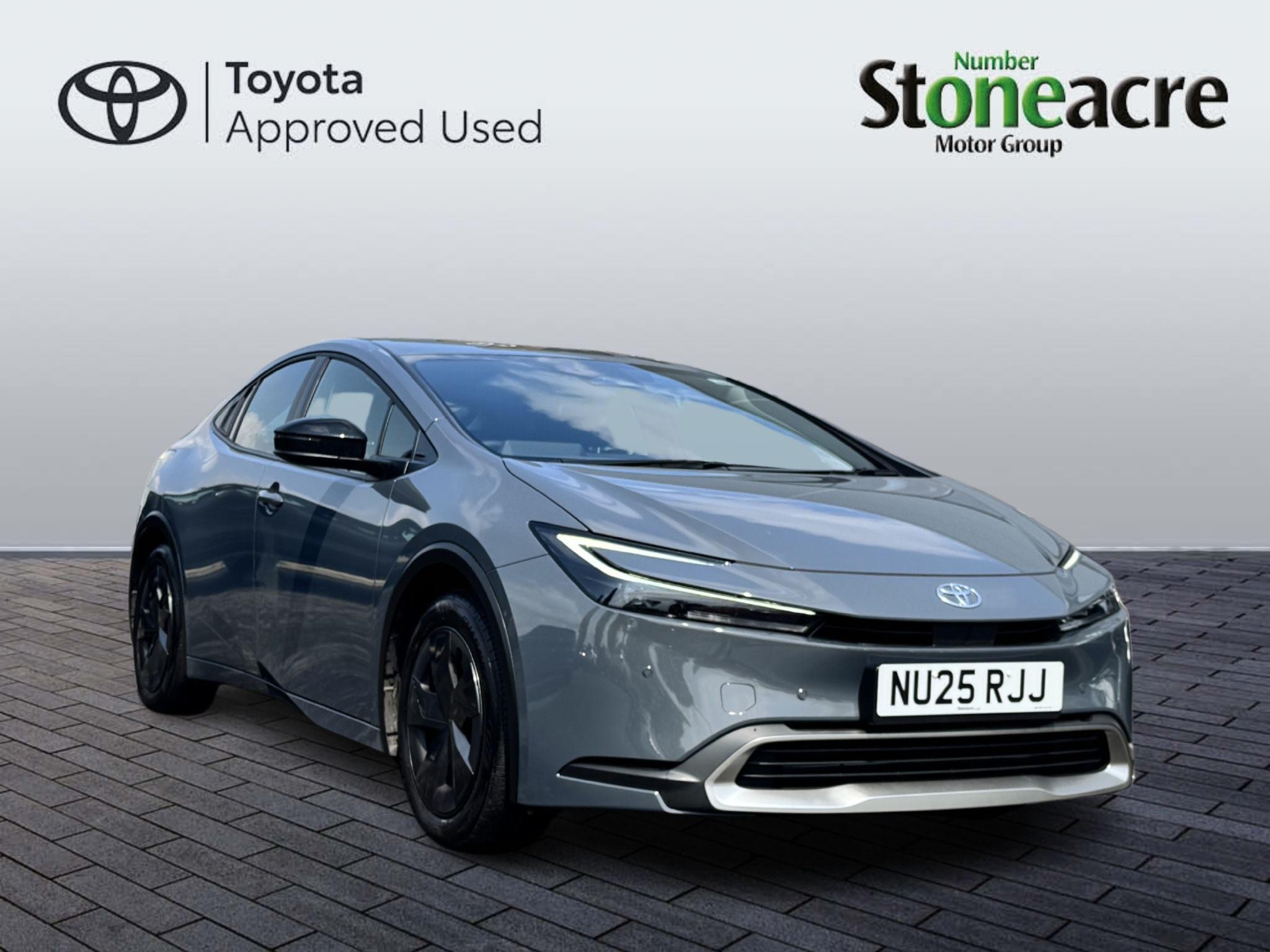 Main listing image - Toyota Prius Plug-In