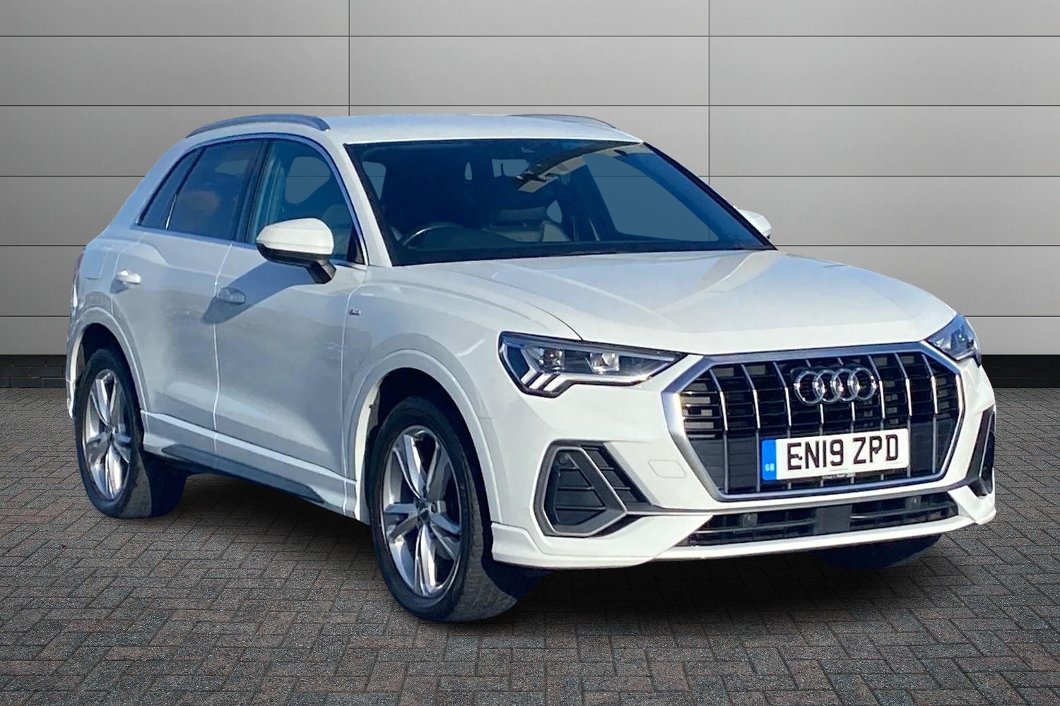 Main listing image - Audi Q3