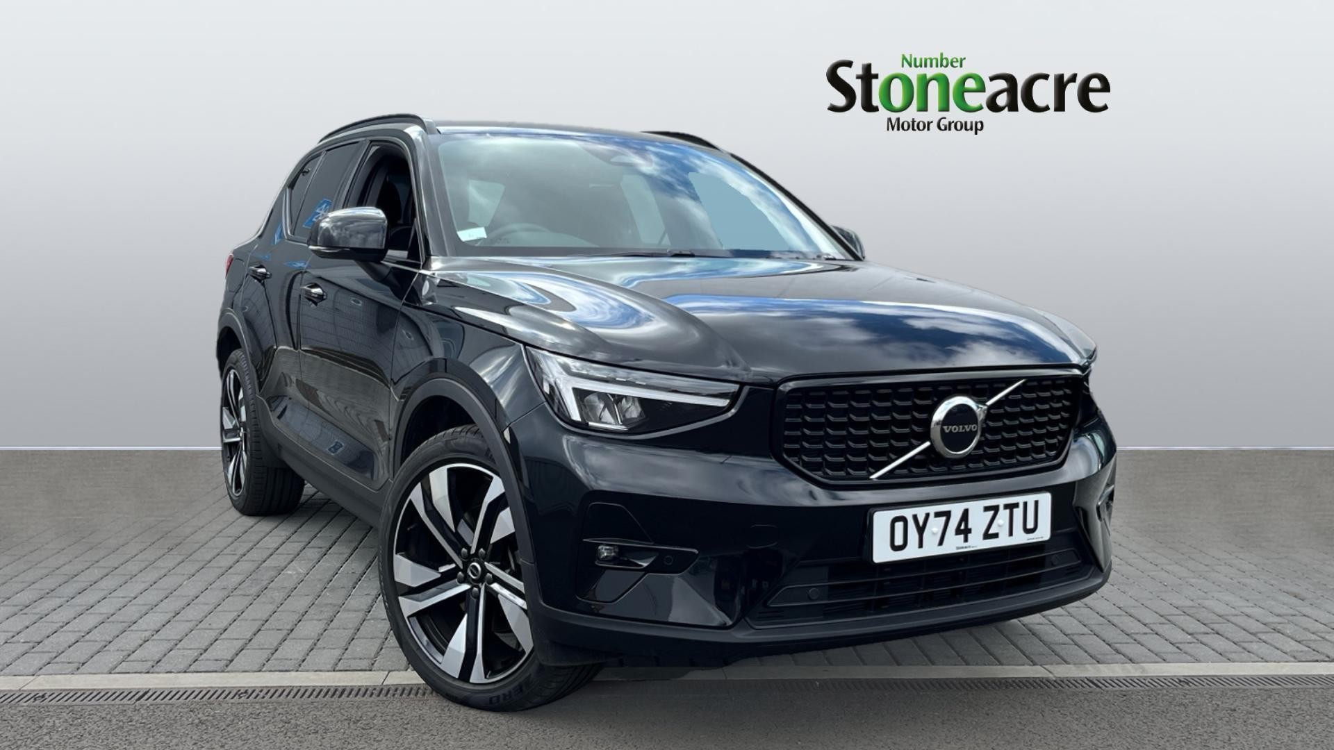 Main listing image - Volvo XC40