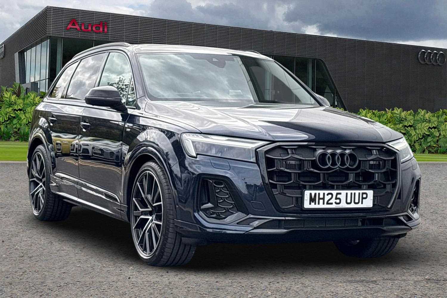 Main listing image - Audi Q7