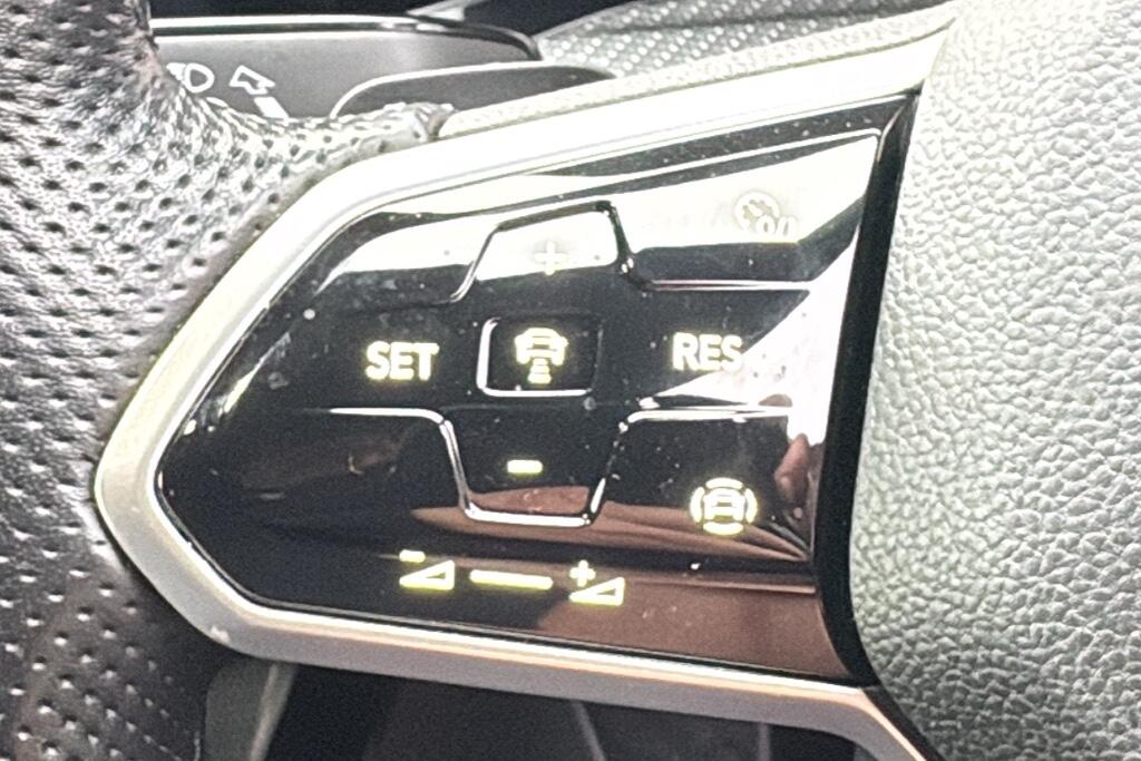 Main listing image - Volkswagen Golf Estate