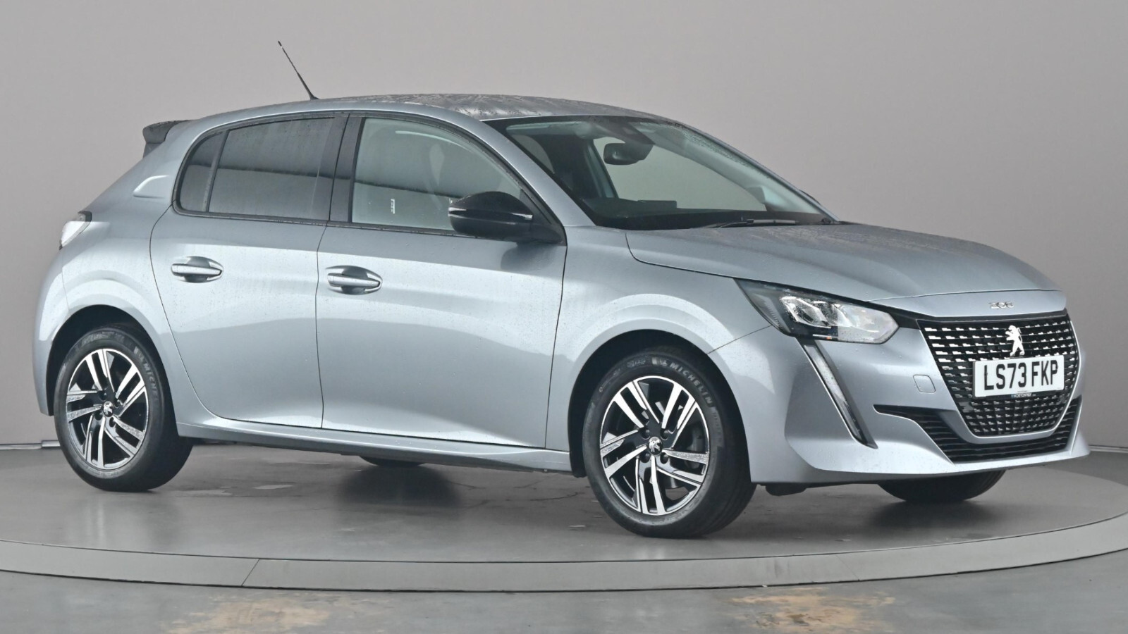 Main listing image - Peugeot 208