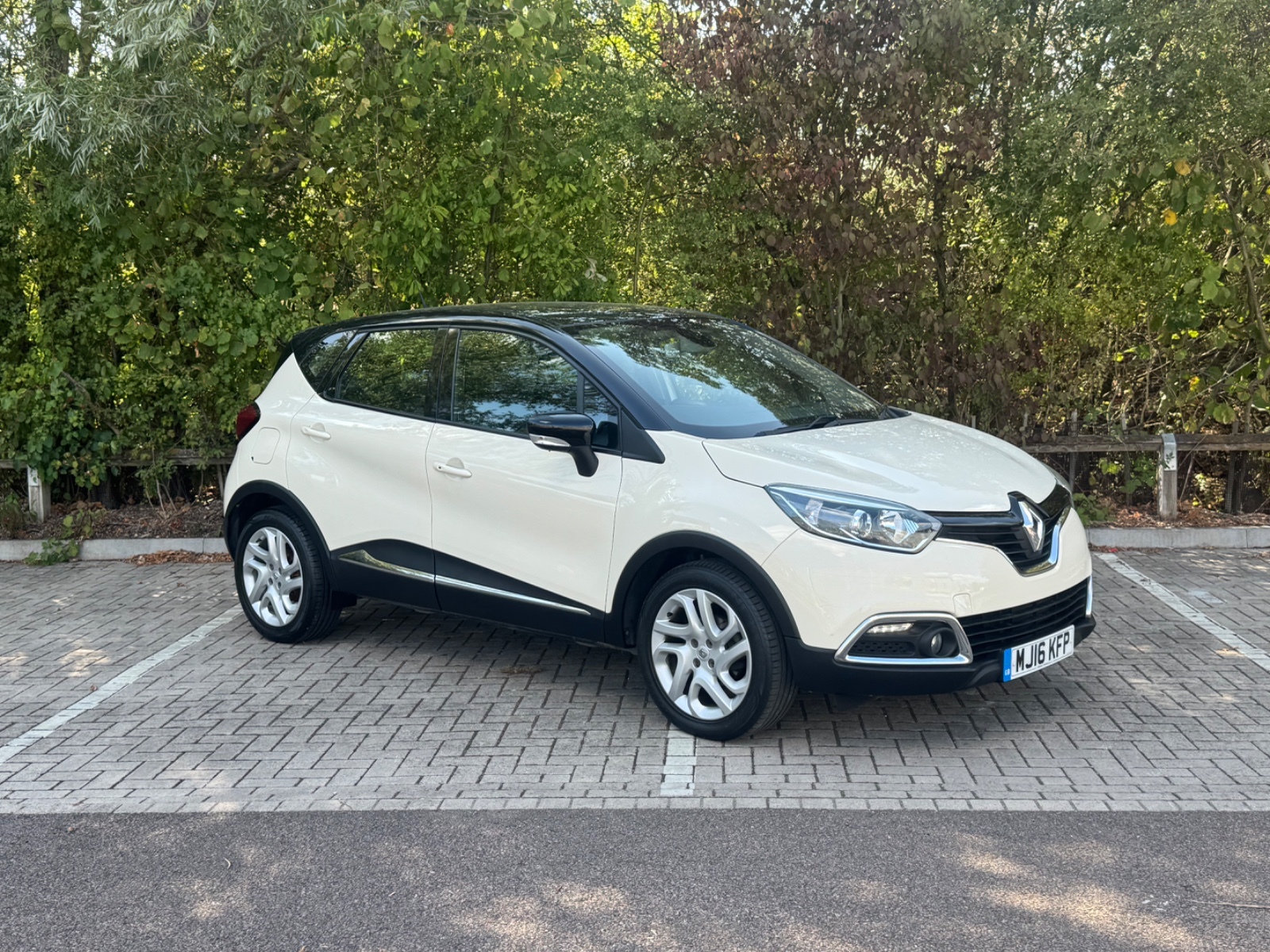 Main listing image - Renault Captur