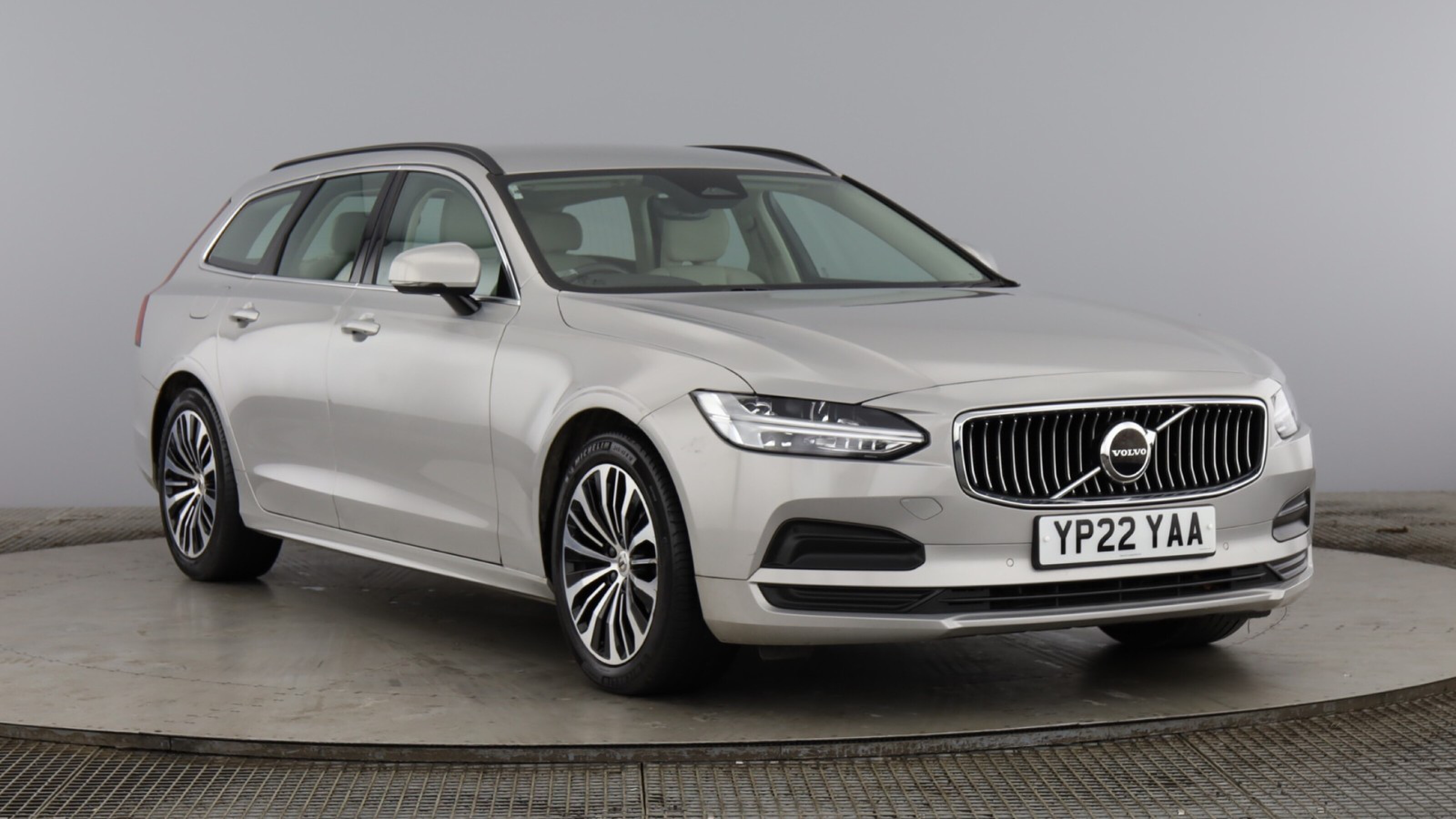 Main listing image - Volvo V90