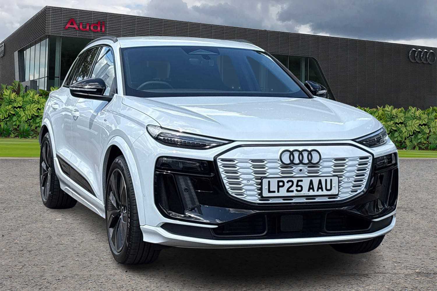 Main listing image - Audi Q6 e-tron