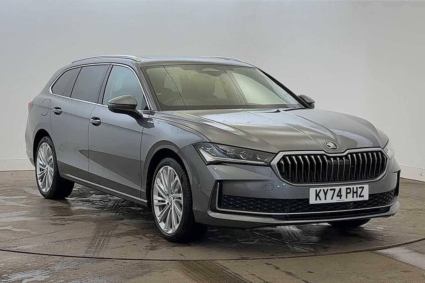 Main listing image - Skoda Superb Estate