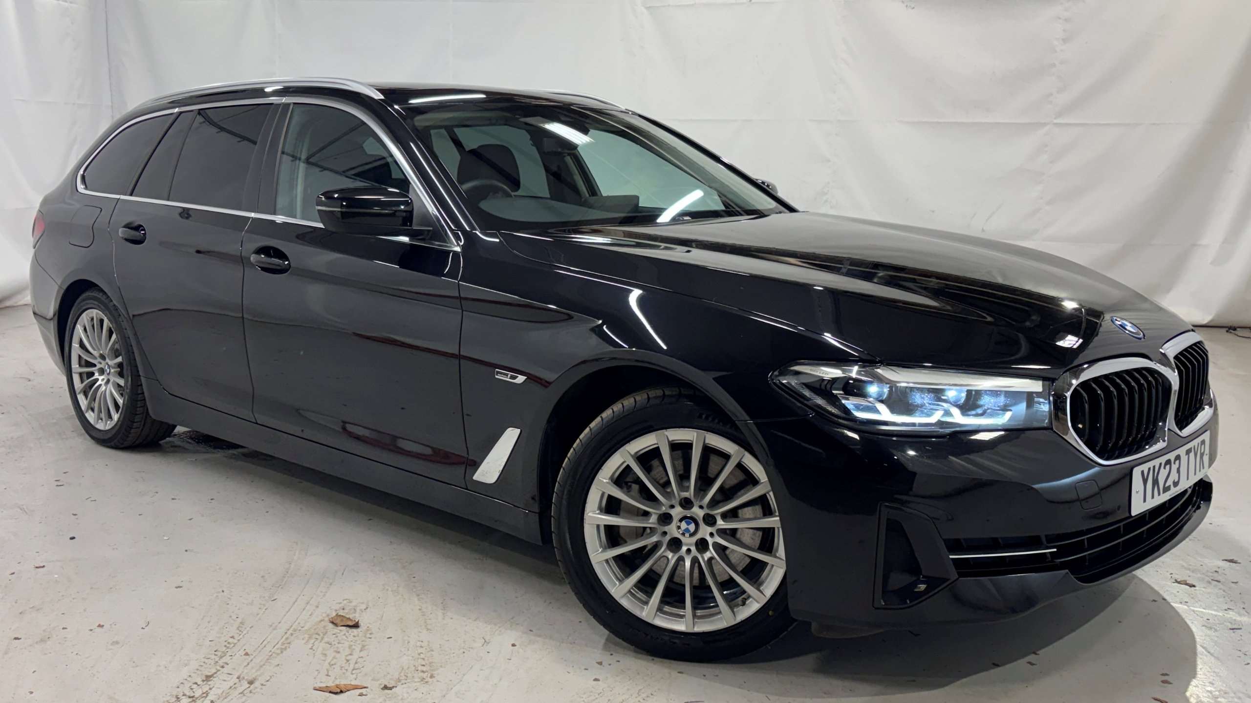 Main listing image - BMW 5 Series Touring