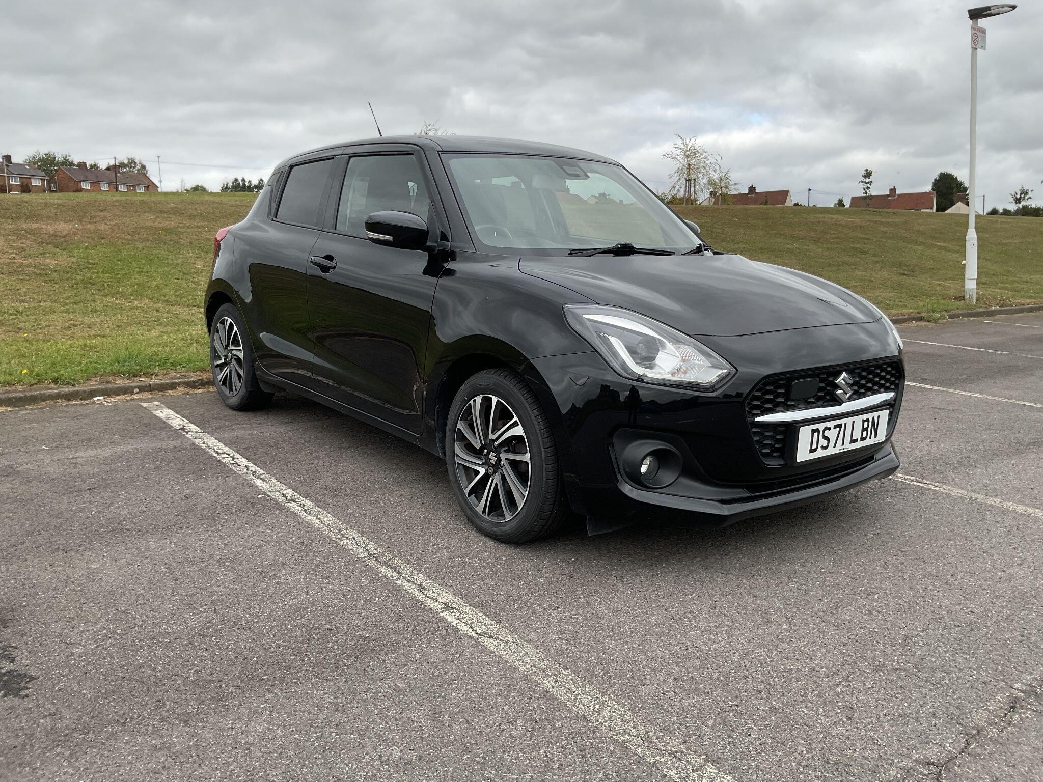 Main listing image - Suzuki Swift