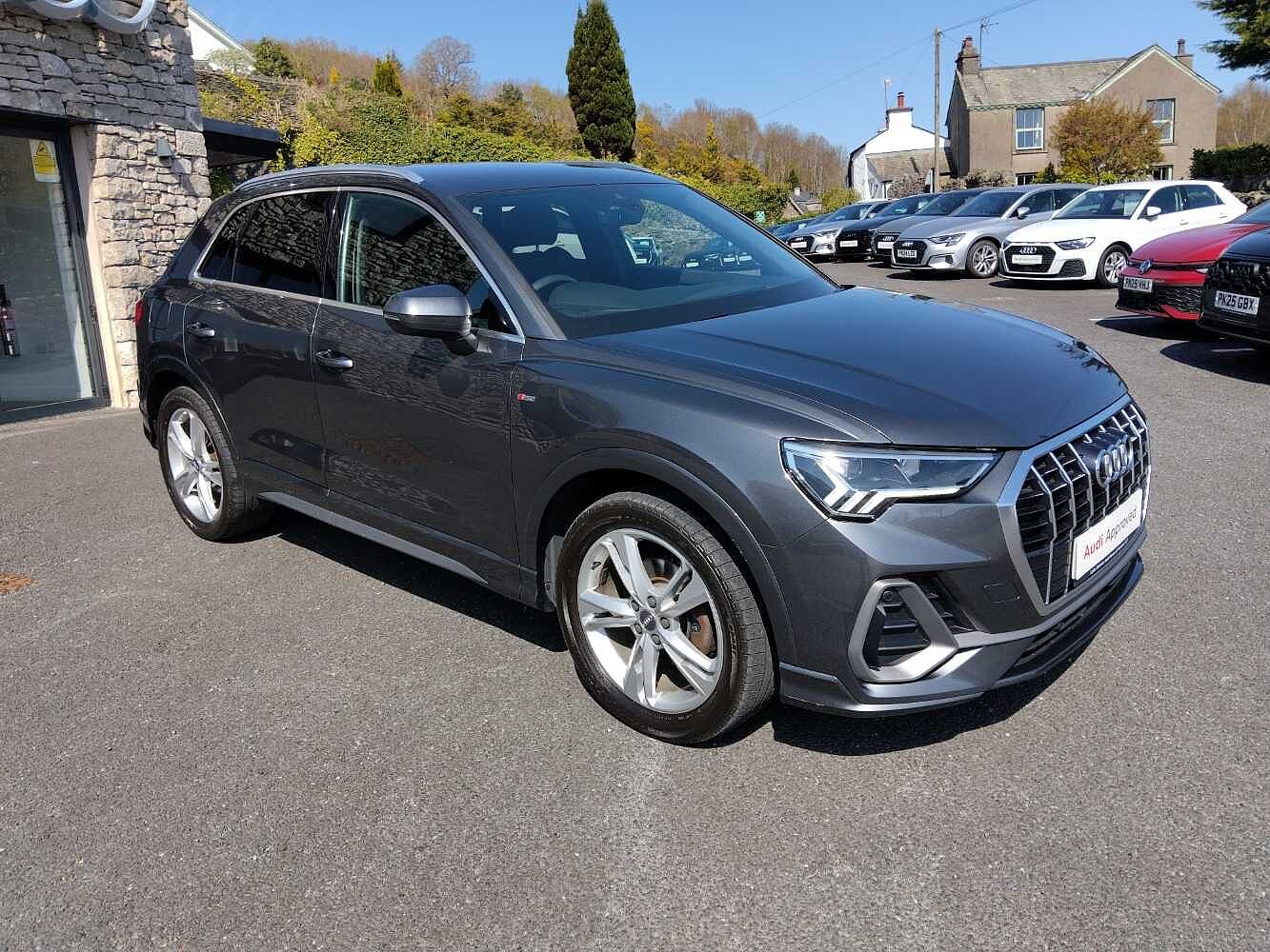 Main listing image - Audi Q3