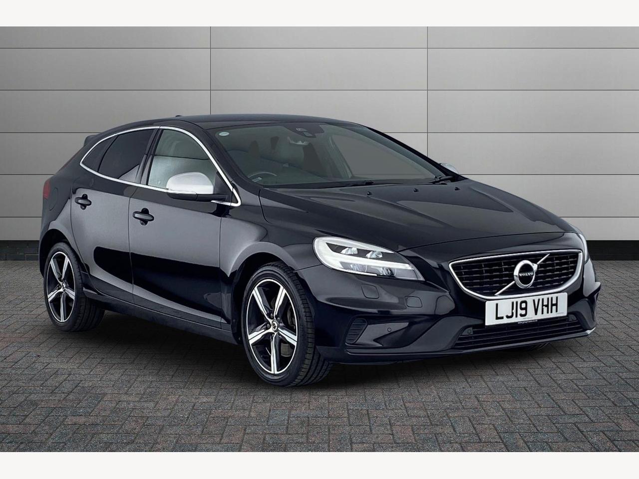 Main listing image - Volvo V40