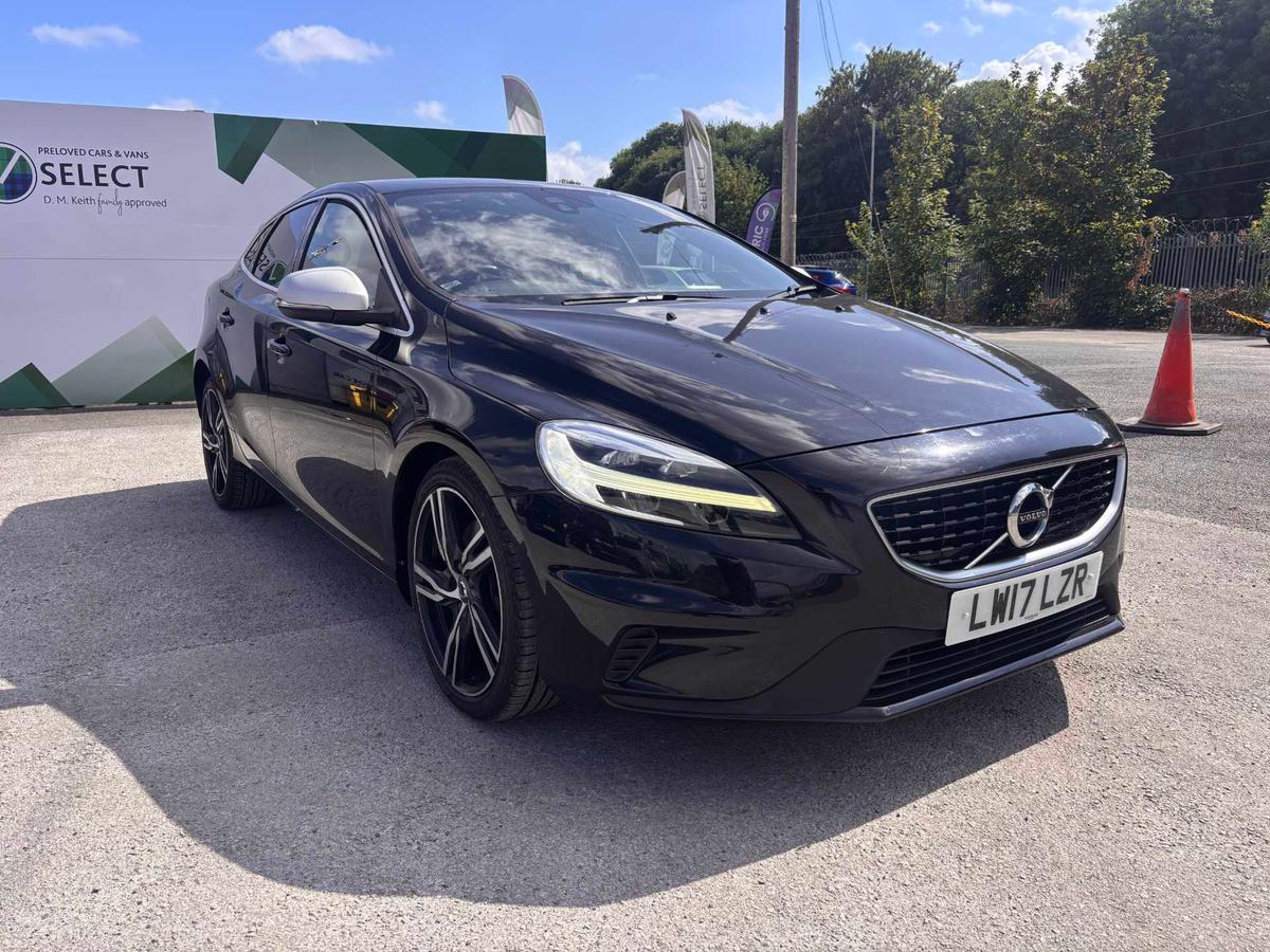 Main listing image - Volvo V40