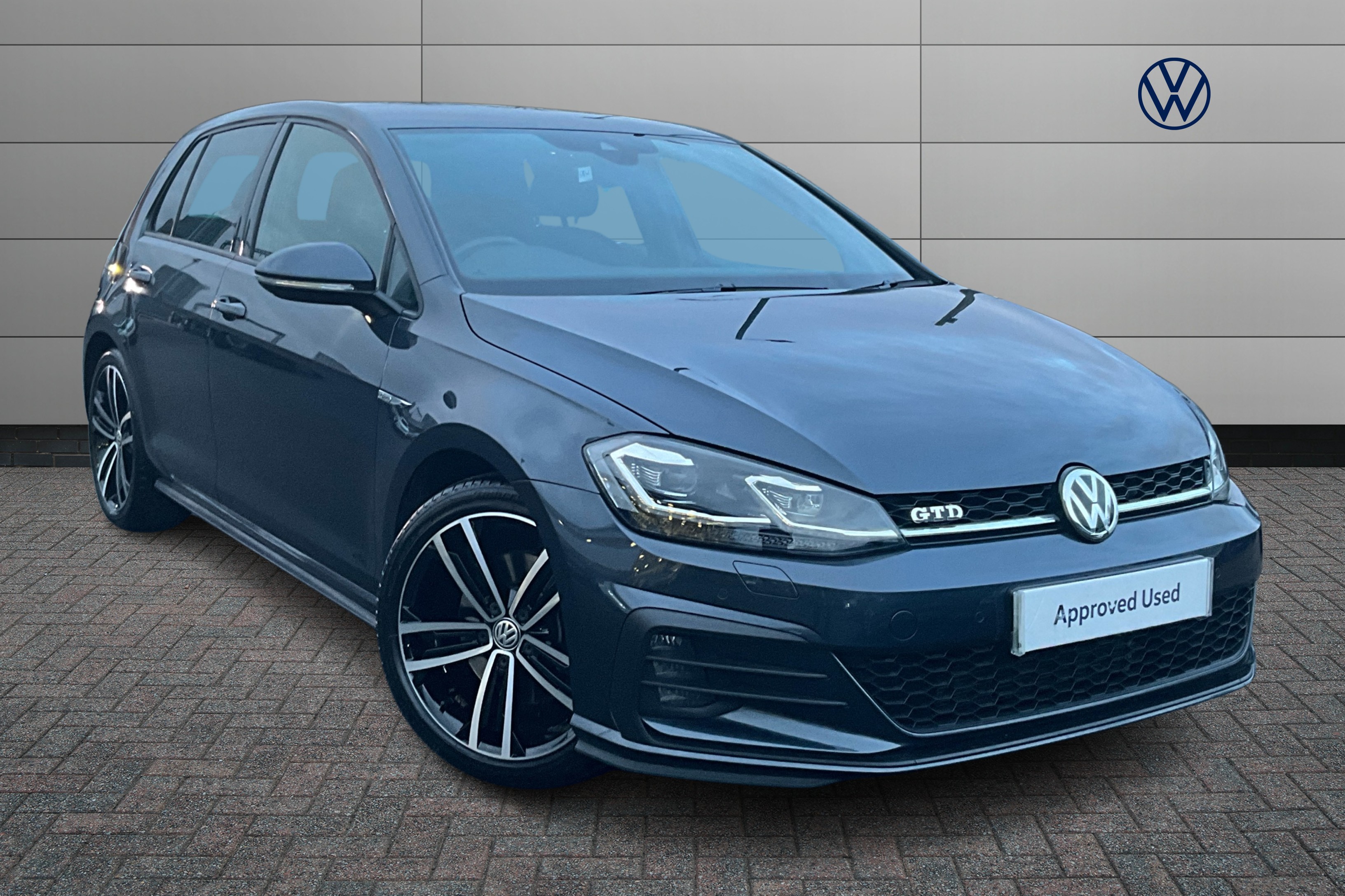 Main listing image - Volkswagen Golf