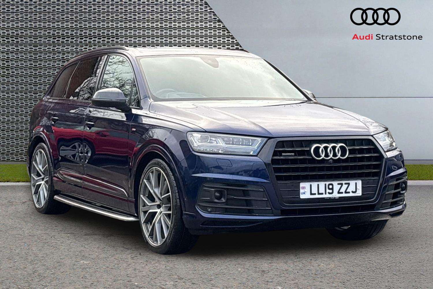 Main listing image - Audi Q7