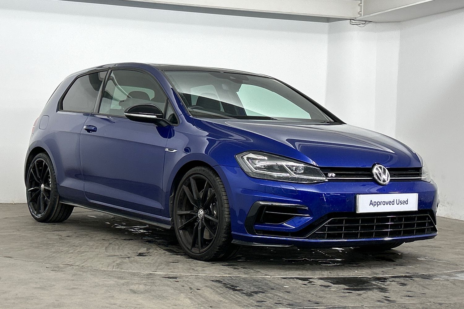 Main listing image - Volkswagen Golf R