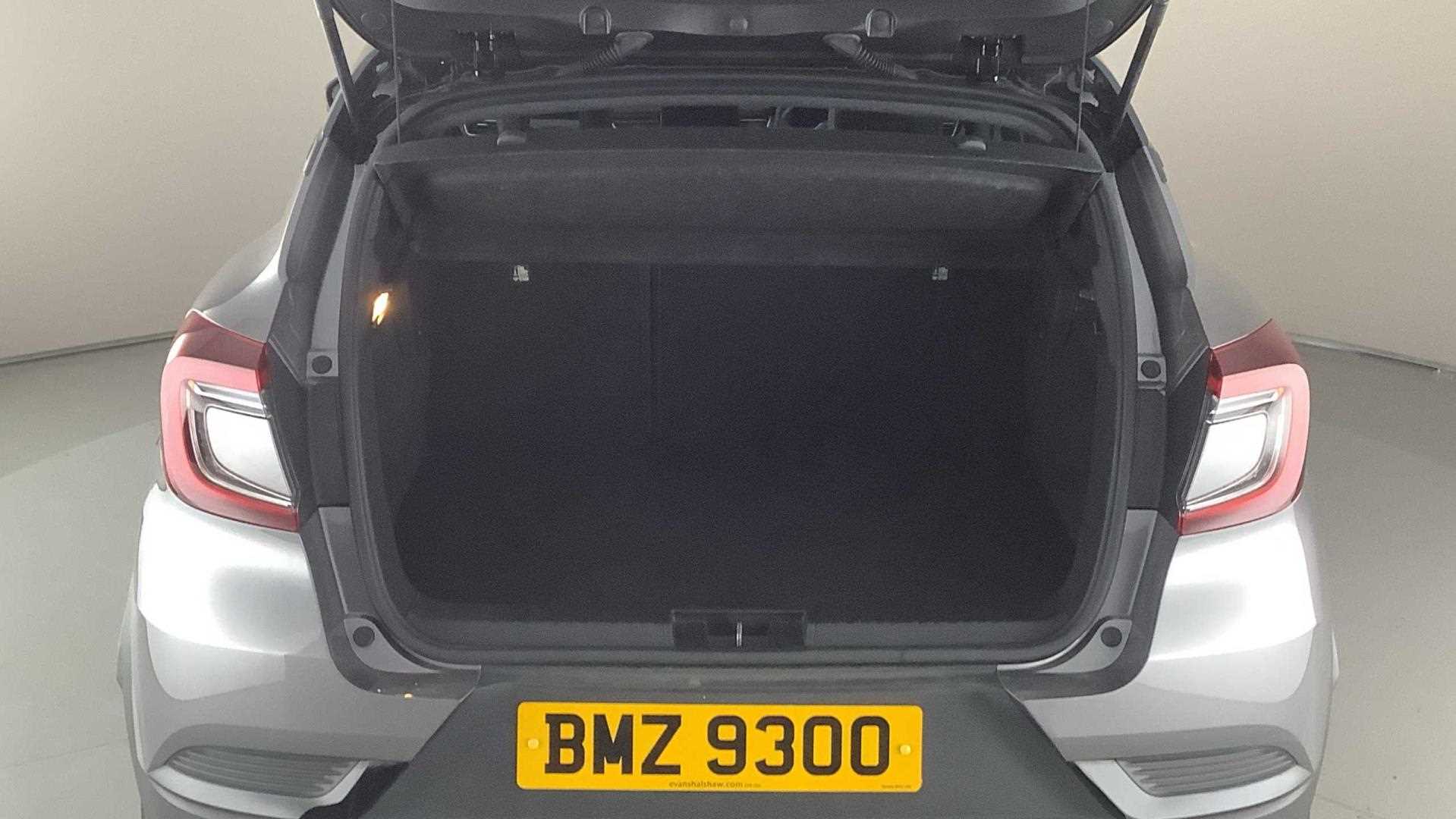 Main listing image - Renault Captur