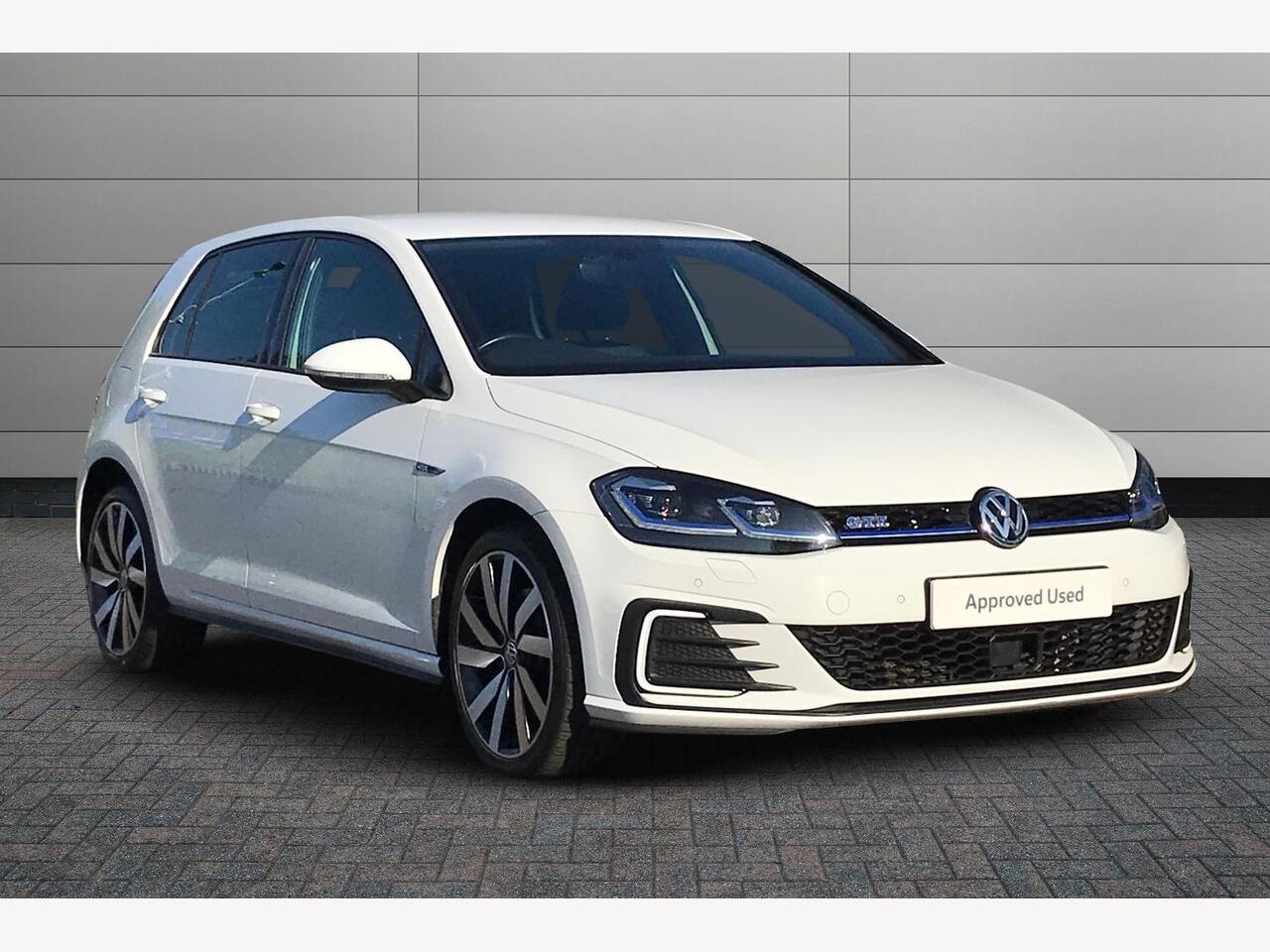 Main listing image - Volkswagen Golf GTE