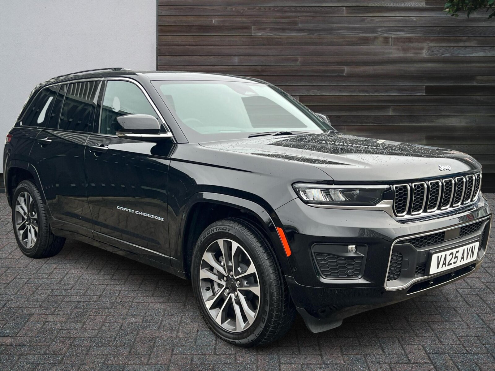 Main listing image - Jeep Grand Cherokee