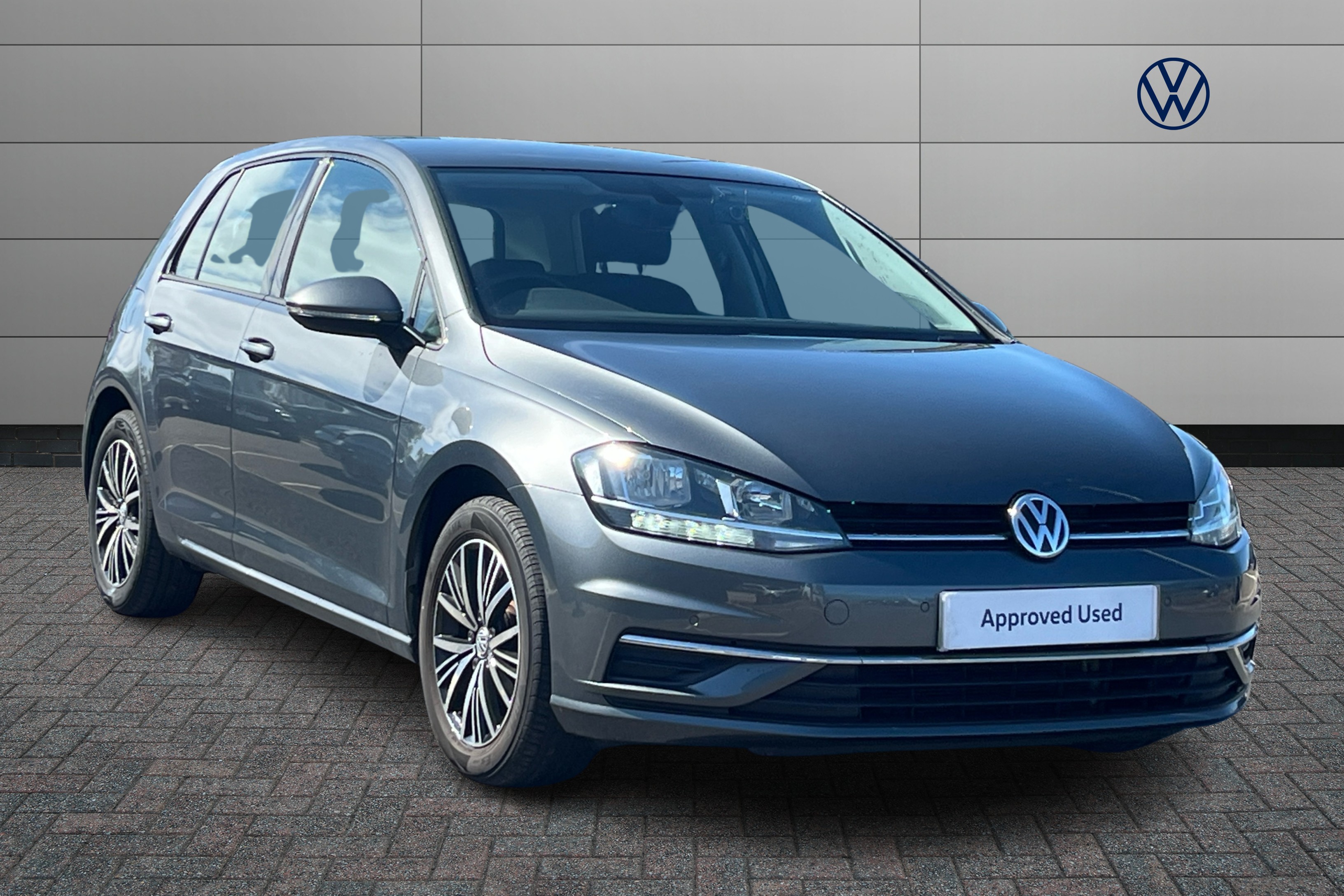 Main listing image - Volkswagen Golf