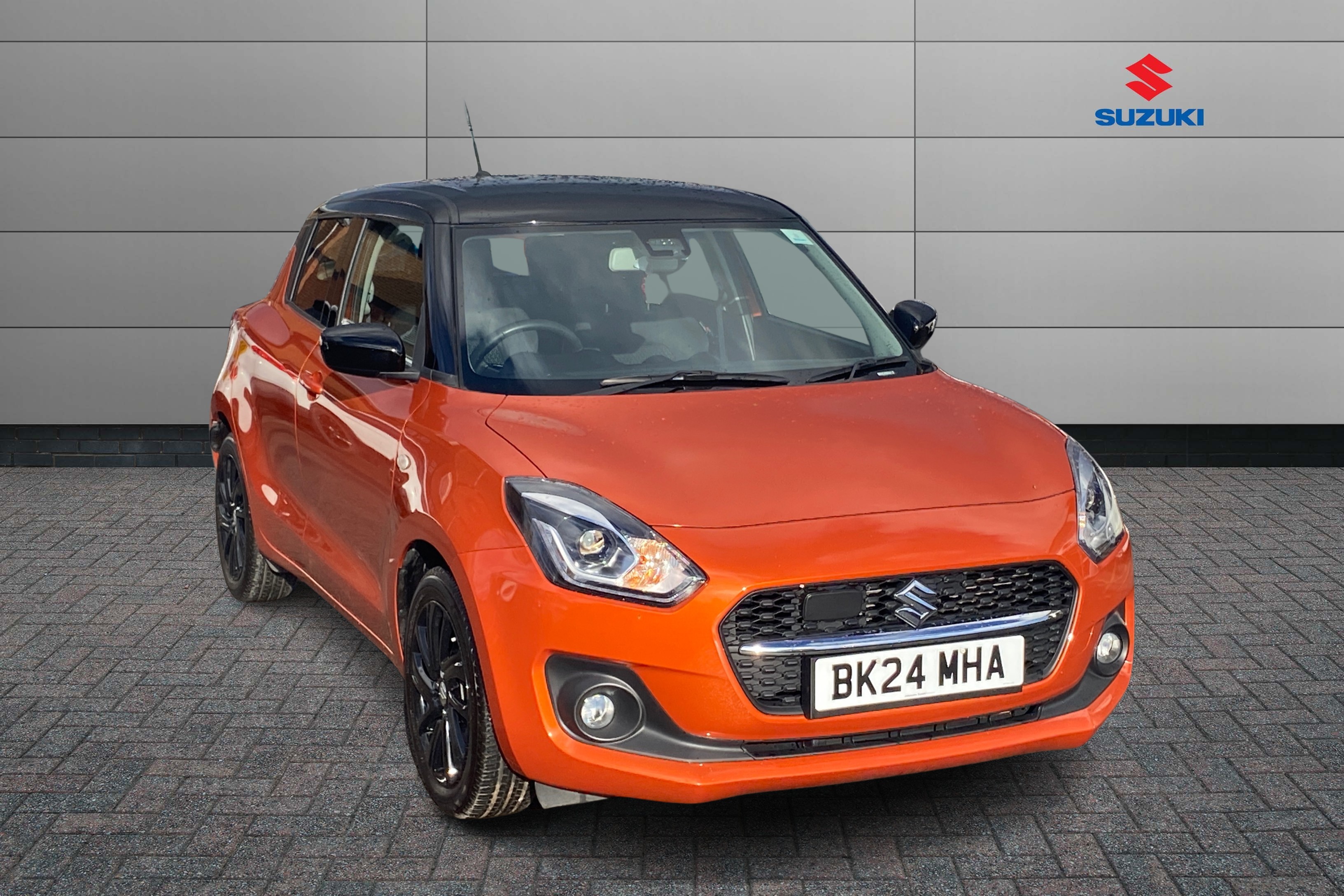Main listing image - Suzuki Swift